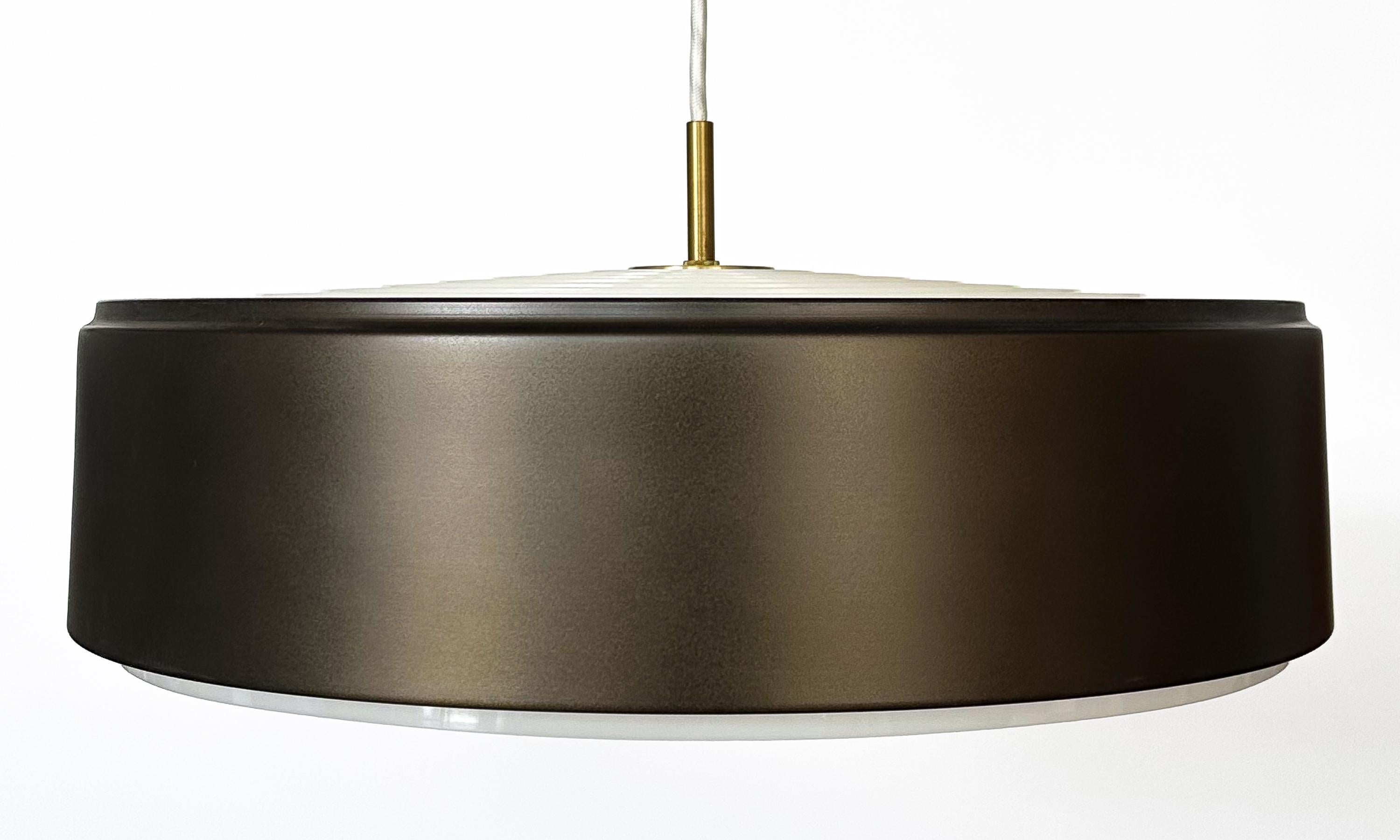 Mid-Century Modern Lampe suspendue cylindrique en bronze de Sven Middelboe pour Nordisk Solar en vente
