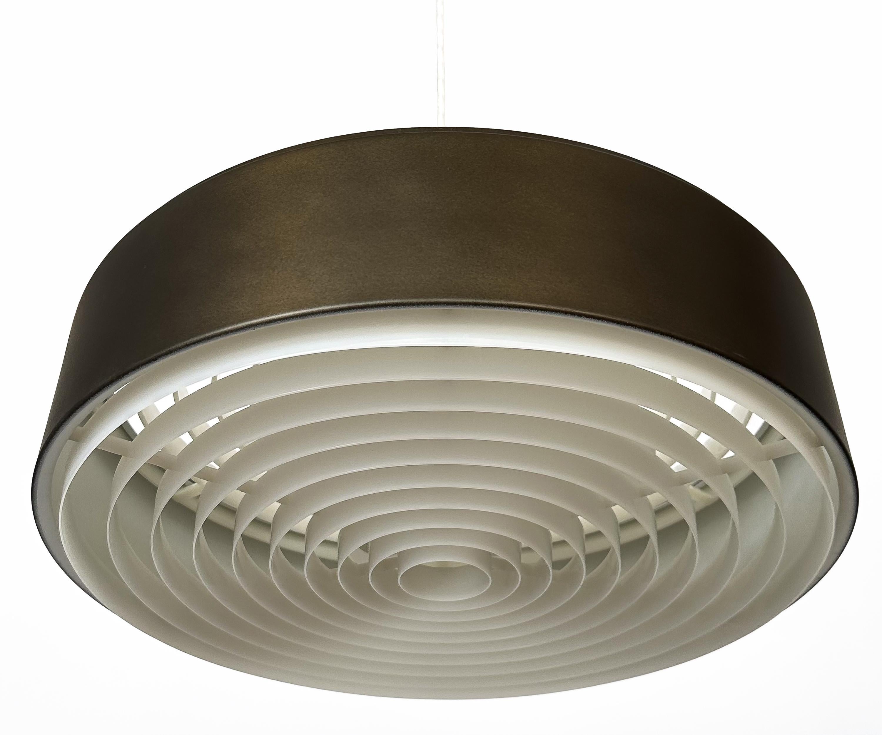 Lampe suspendue cylindrique en bronze de Sven Middelboe pour Nordisk Solar en vente 1