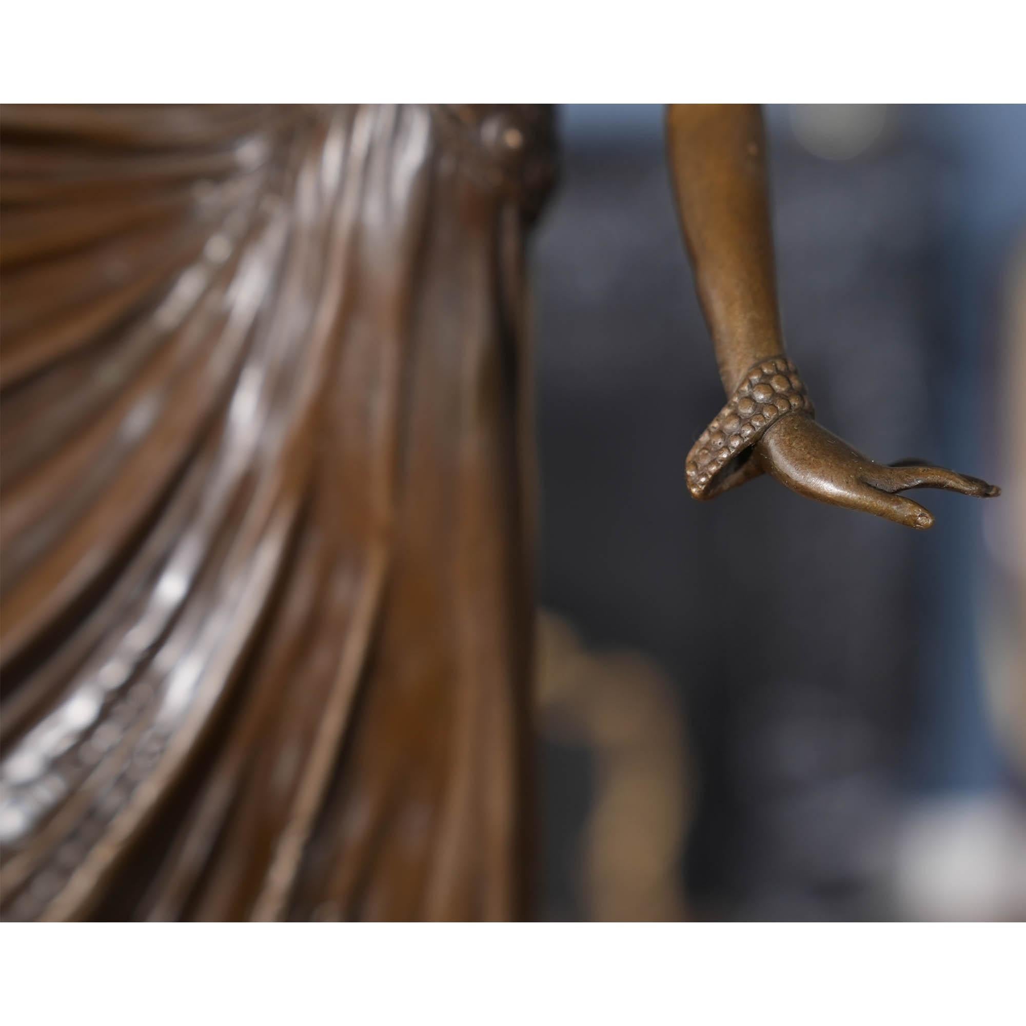Bronze Danseuse en bronze sur socle en marbre en vente