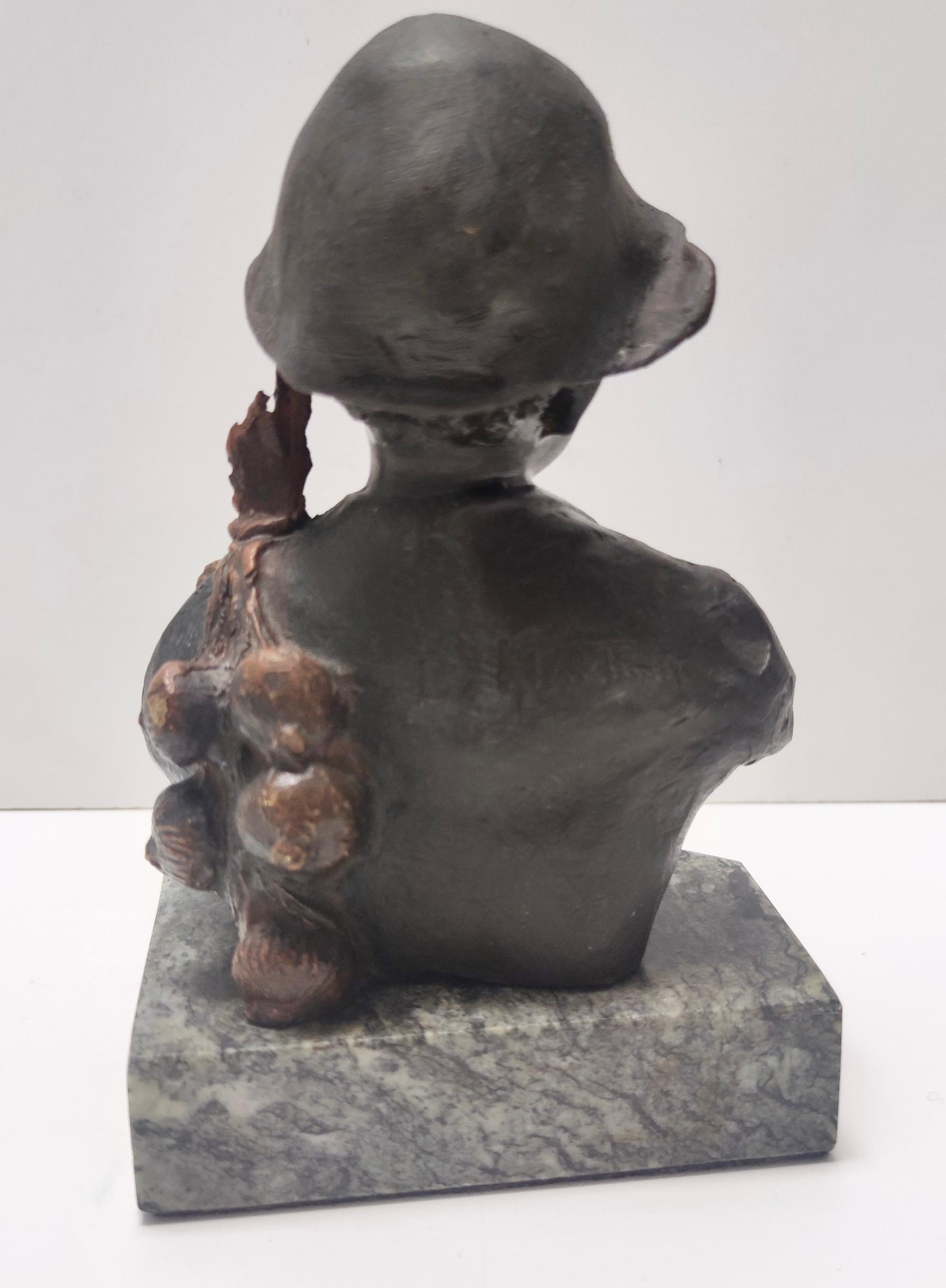 Bronze Decorative Item of a Child Selling Onions by De Martino, Italy In Excellent Condition For Sale In Bresso, Lombardy