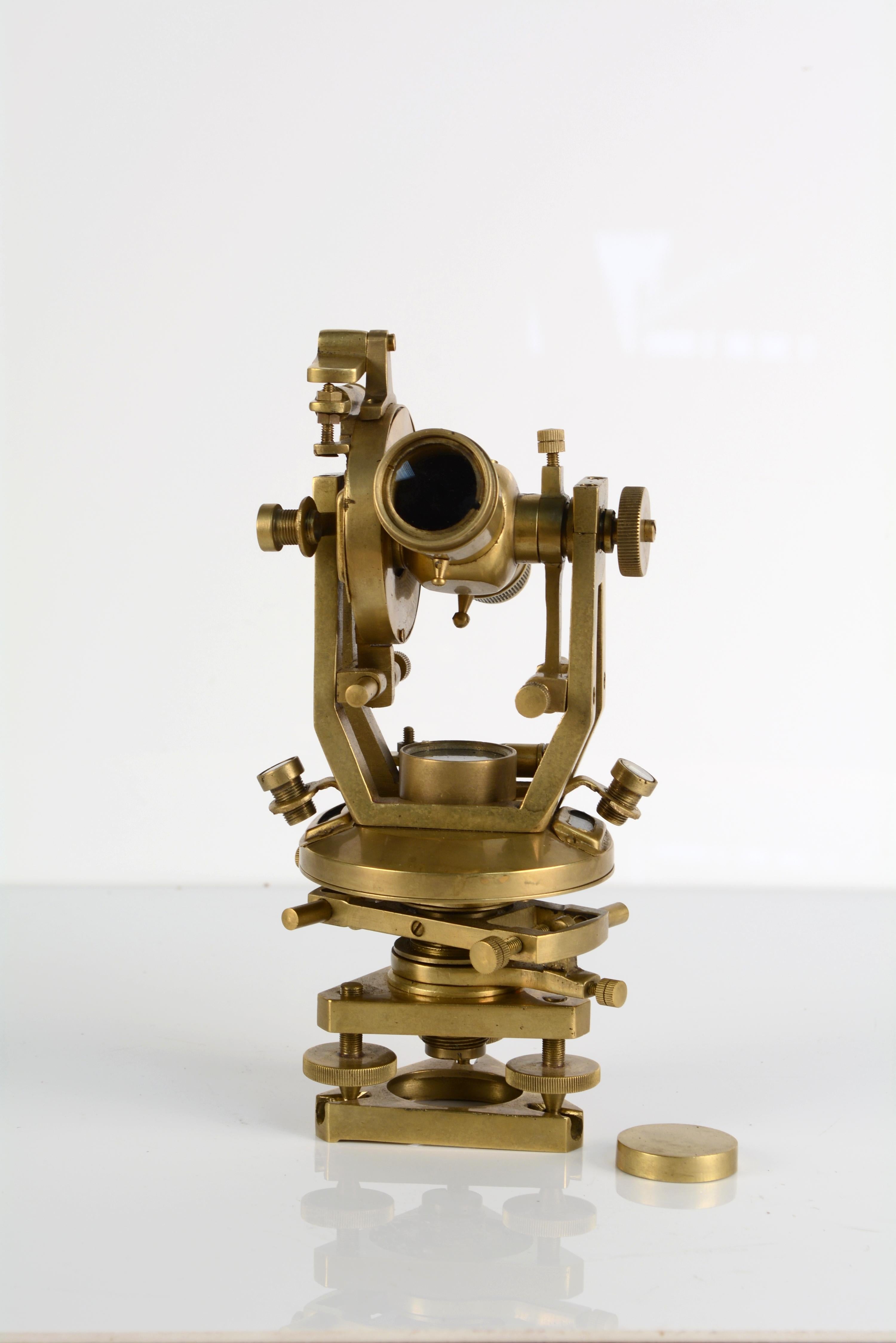 Theodolite in bronze. Non-functional decorative use, 20th century
The theodolite is a universal mechanical-optical measuring instrument used to measure vertical and, above all, horizontal angles, an area in which it has high precision. With other