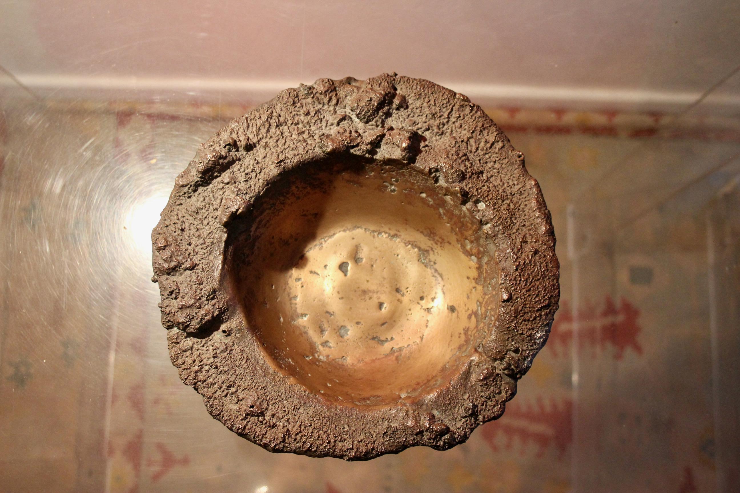 Bronze dekorative vide poche datiert 78 im Angebot 10