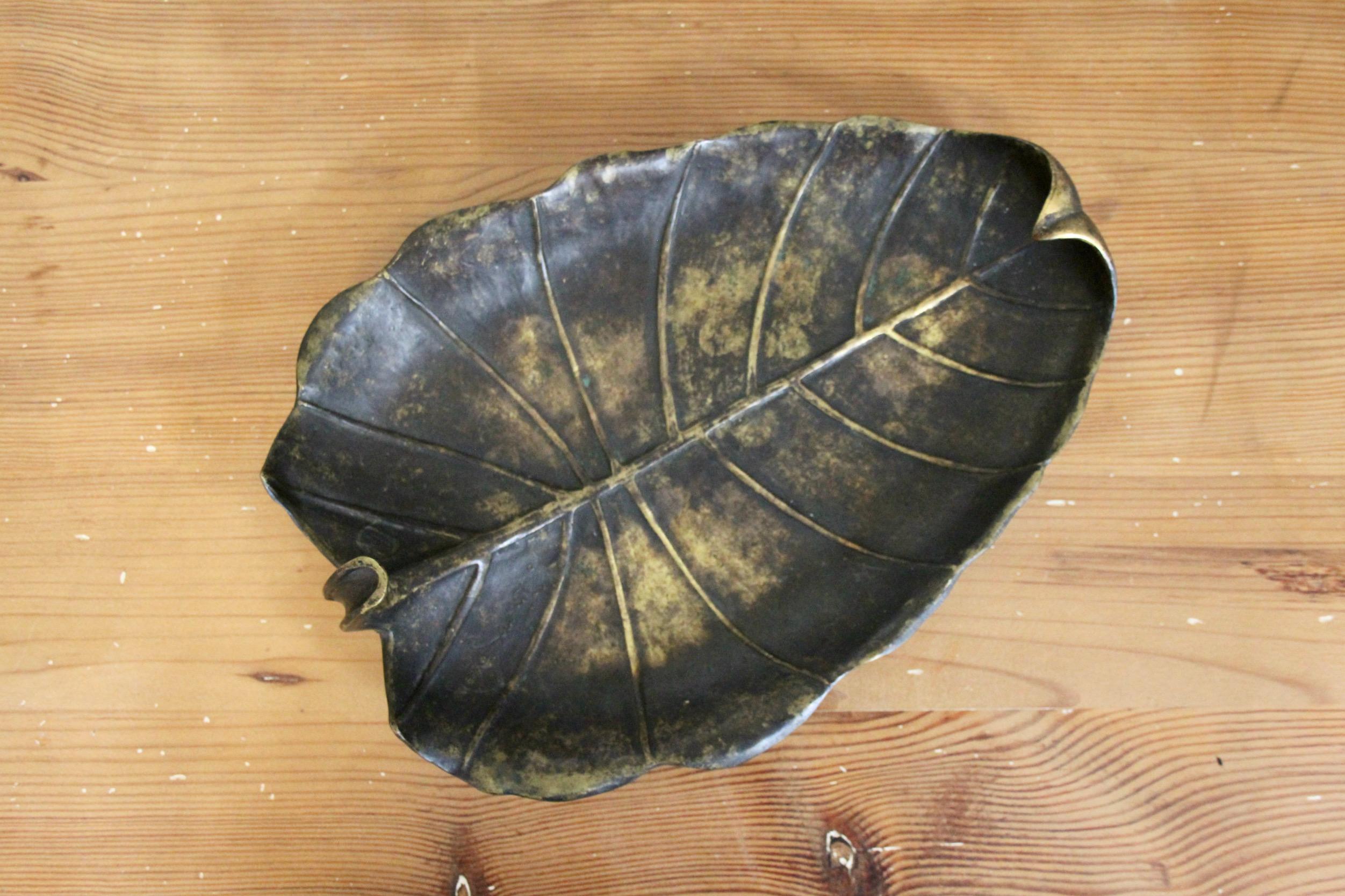 Decorative bronze vide poche signed cire perdue