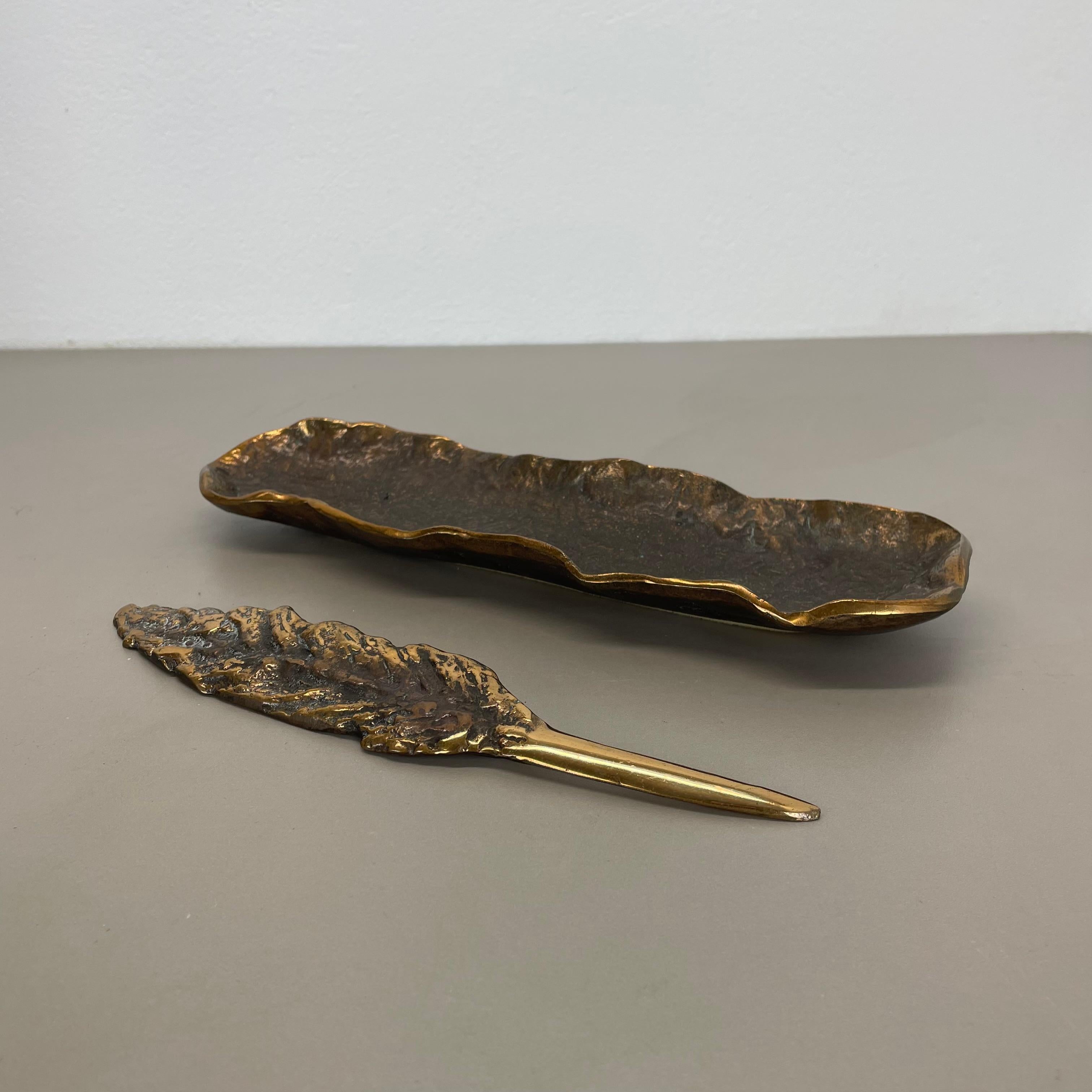 Artikel:

Bronze-Muschelplattenelement und Brieföffner-Element 


Herkunft:

Deutschland


MATERIAL:

Bronze




Wunderschönes bronzenes Metallelement, Muschelschale und Brieföffner, hergestellt in Deutschland in den 1970er Jahren. Hochwertige