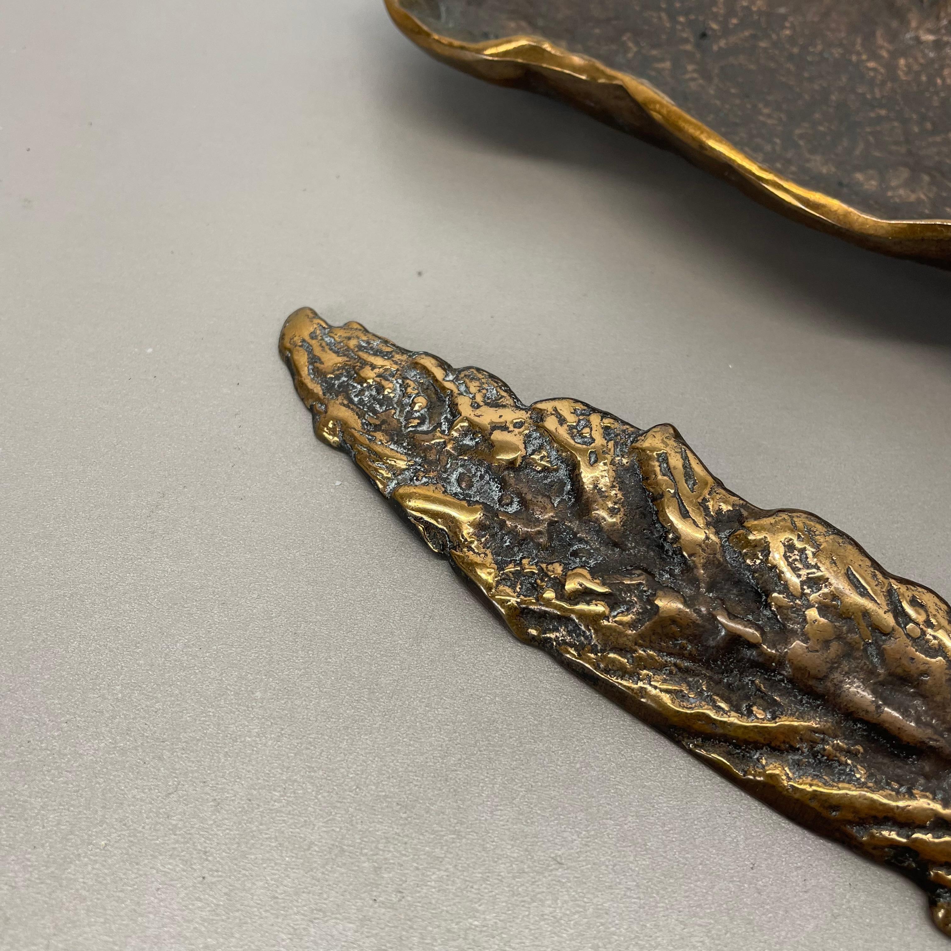 Bronzeschreibtisch Muschelplatte und Brieföffner Auböck Hagenauer Ära, Deutschland, 1970er Jahre (Österreichisch) im Angebot