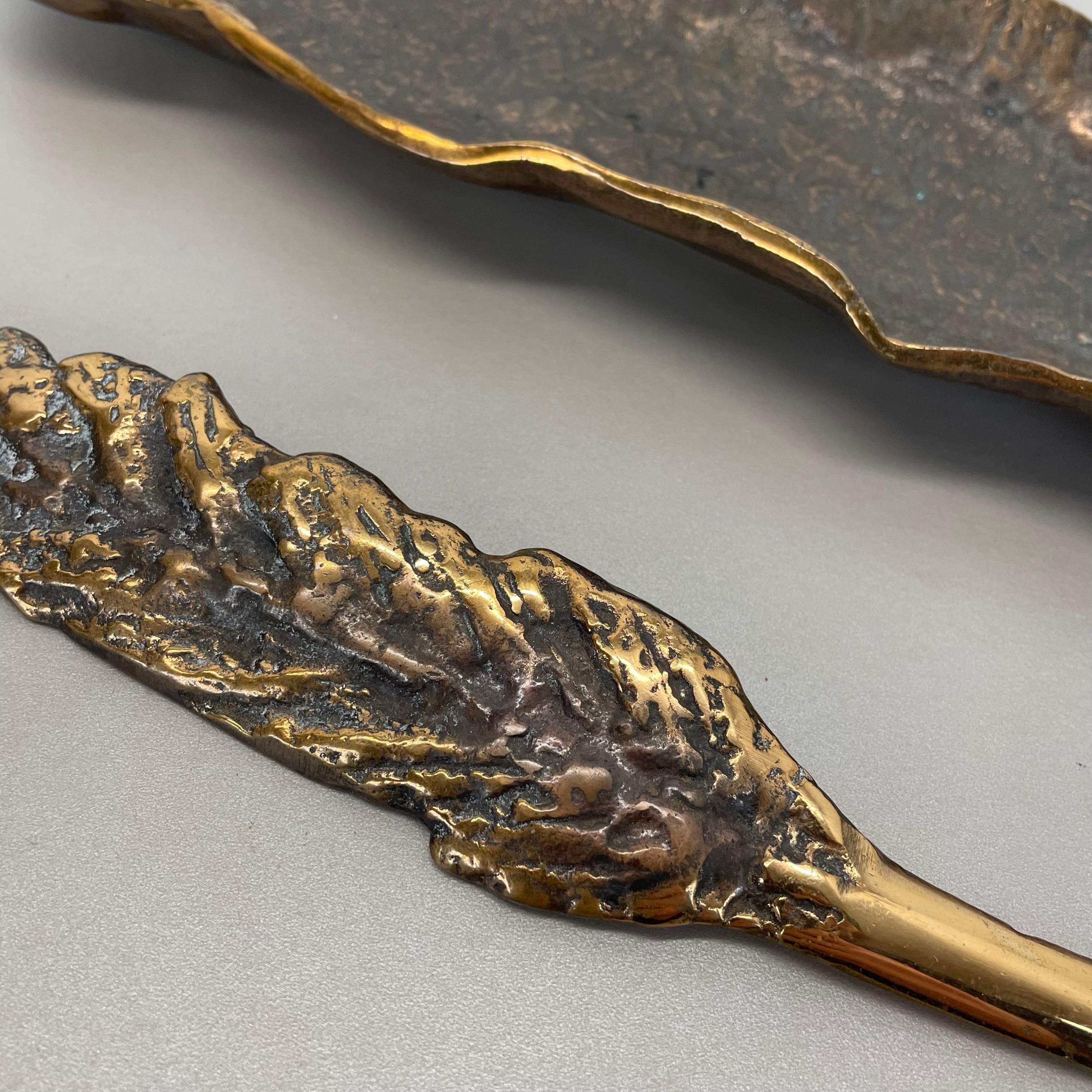 Bronzeschreibtisch Muschelplatte und Brieföffner Auböck Hagenauer Ära, Deutschland, 1970er Jahre im Zustand „Gut“ im Angebot in Kirchlengern, DE