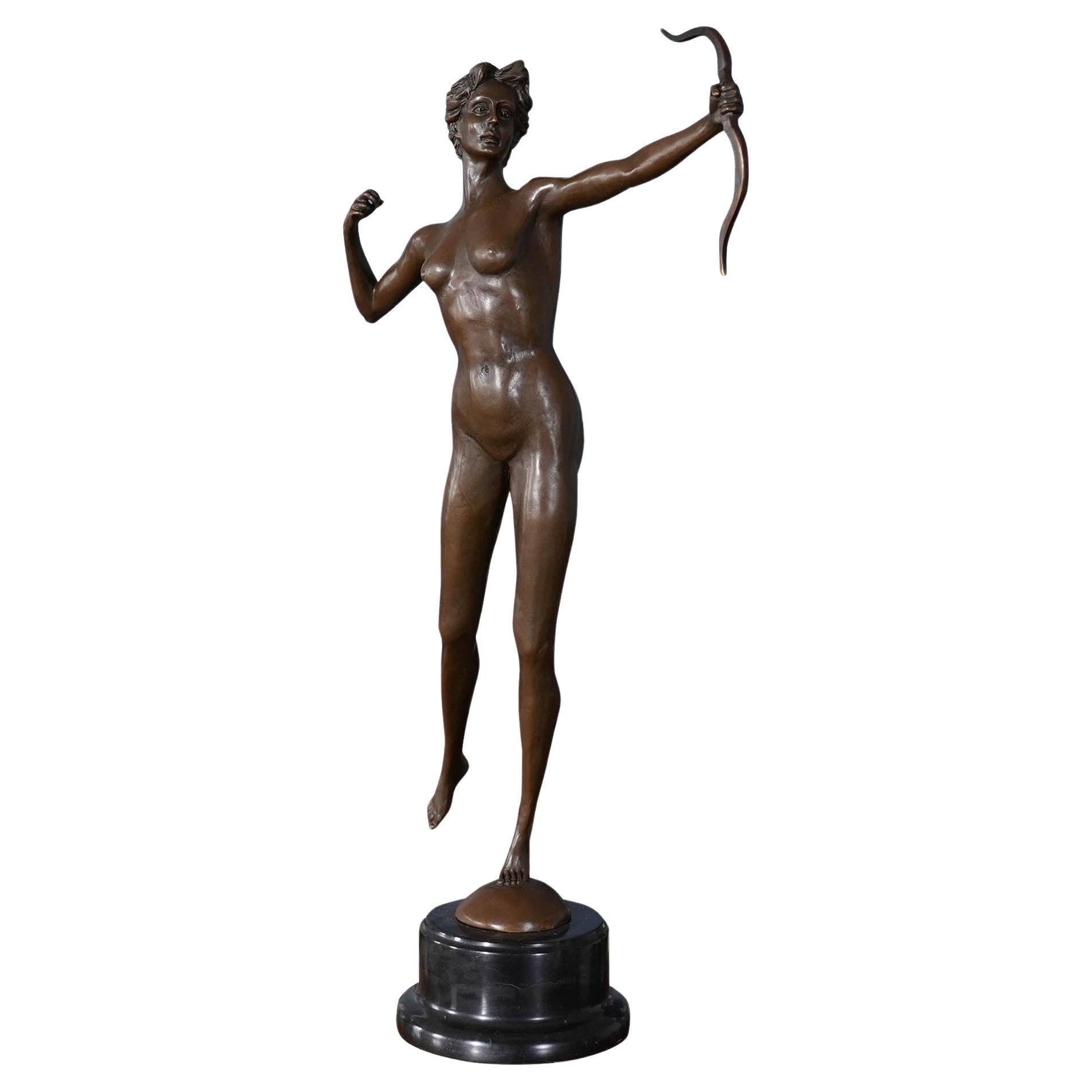 Diana der Jägerin aus Bronze auf Marmorsockel im Angebot
