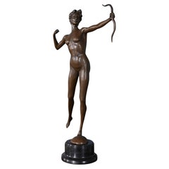 Diana der Jägerin aus Bronze auf Marmorsockel