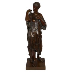 Diane de Gabis en bronze d'après Praxiteles, signée C.I.C. - Début XIXe siècle