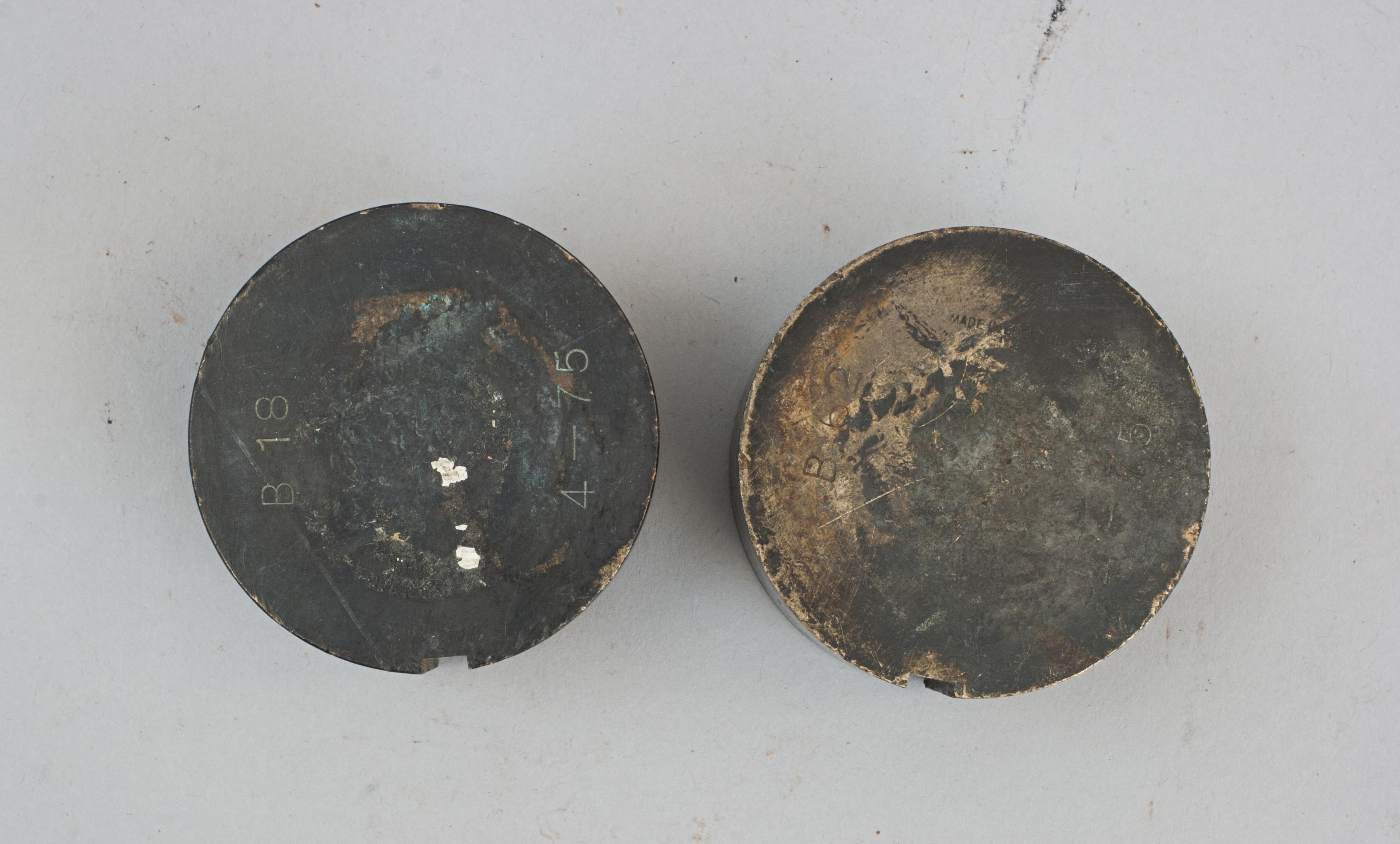Bronze, Mustermuster-Golfballhalterung aus Bronze (Britisch)