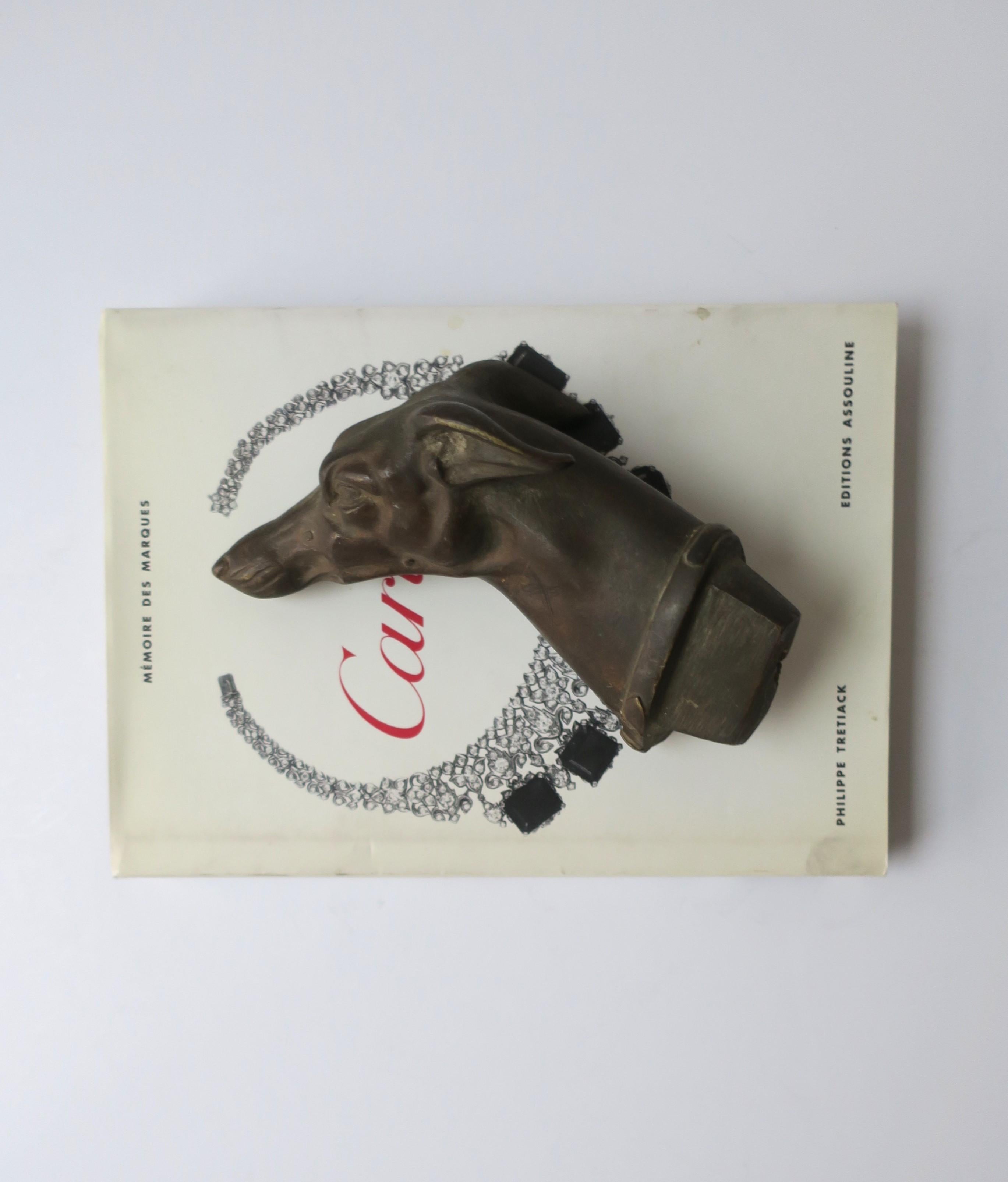 Bronze-Tier-Skulptur aus Bronze, Hund, Windhund, Fledermaus, Art déco-Periode  (Gegossen) im Angebot