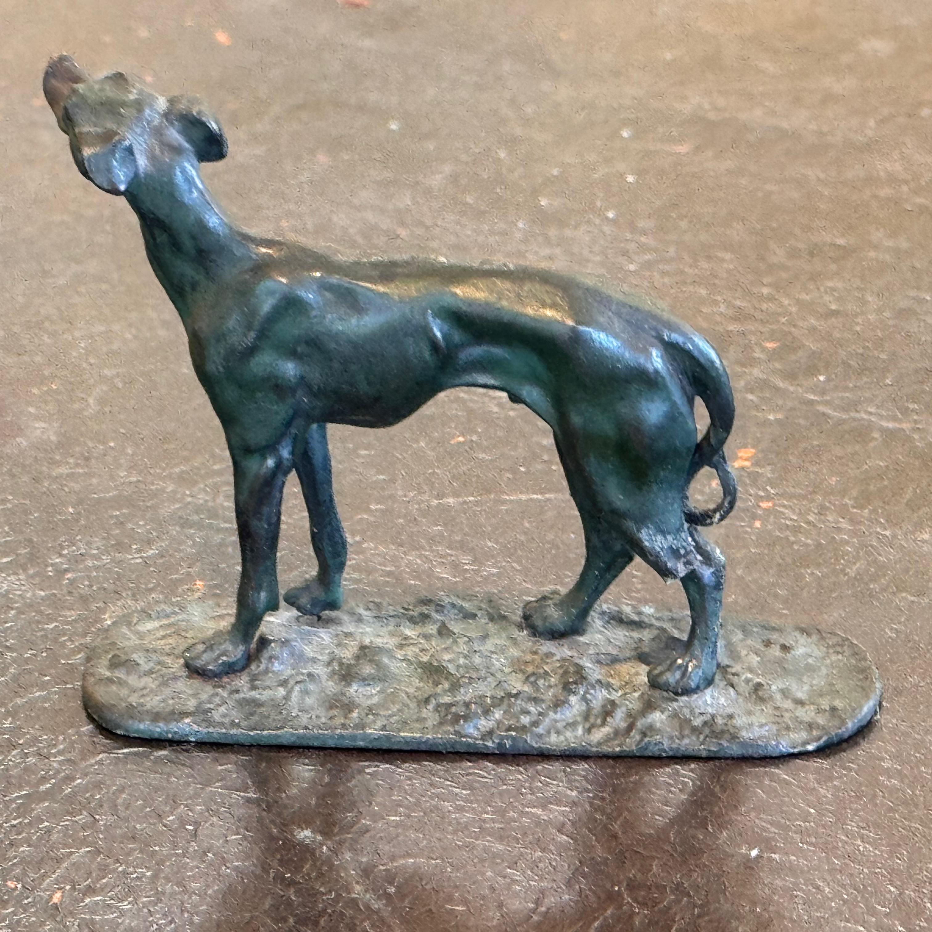 Bronzo Scultura di cane in bronzo in vendita