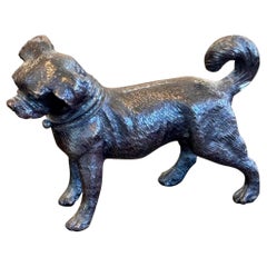 Escultura de perro de bronce