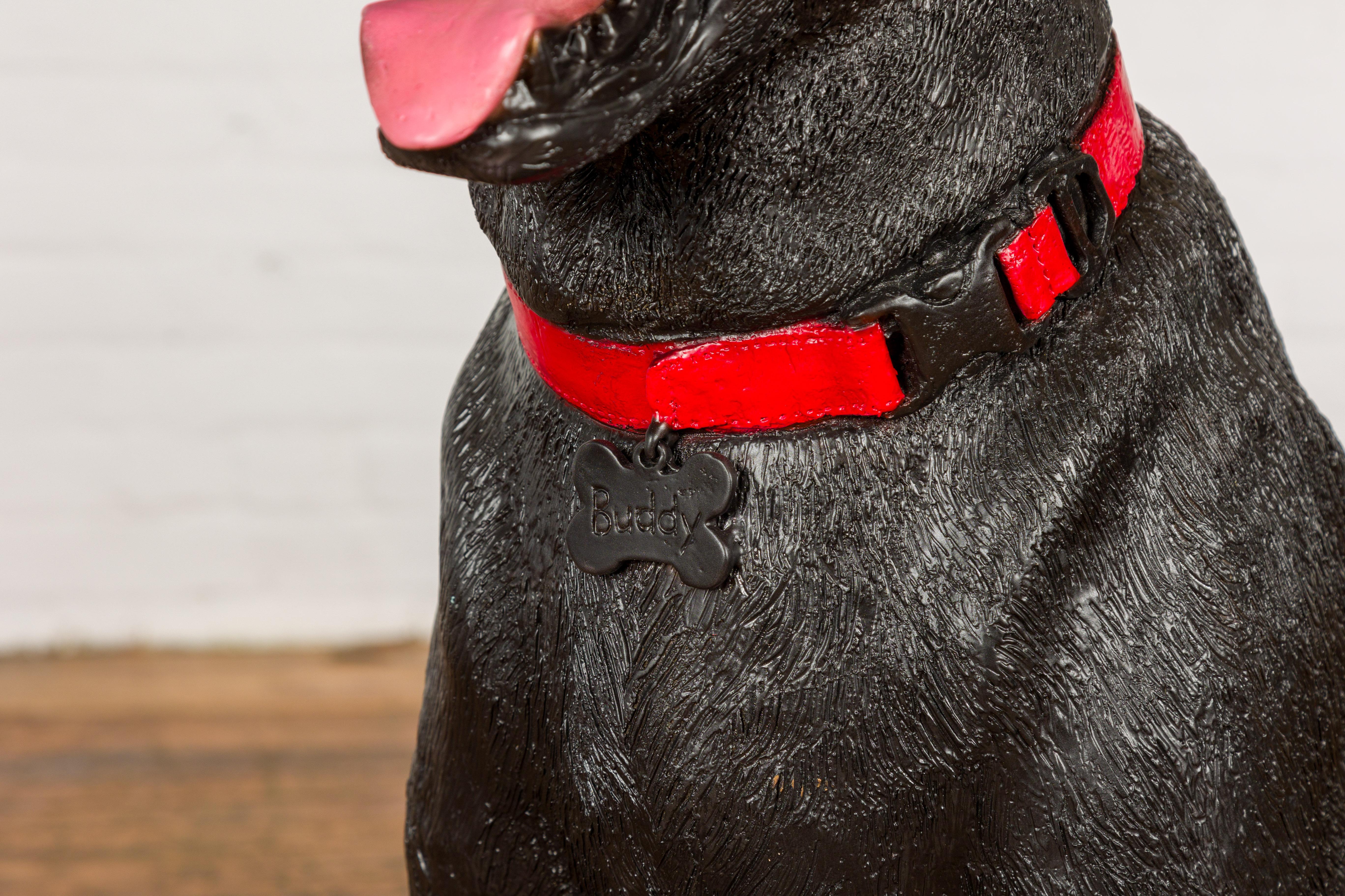 Bronze-Hundestatue eines sitzenden Labradors mit rotem Kragen aus Bronze, limitierte Auflage im Angebot 1