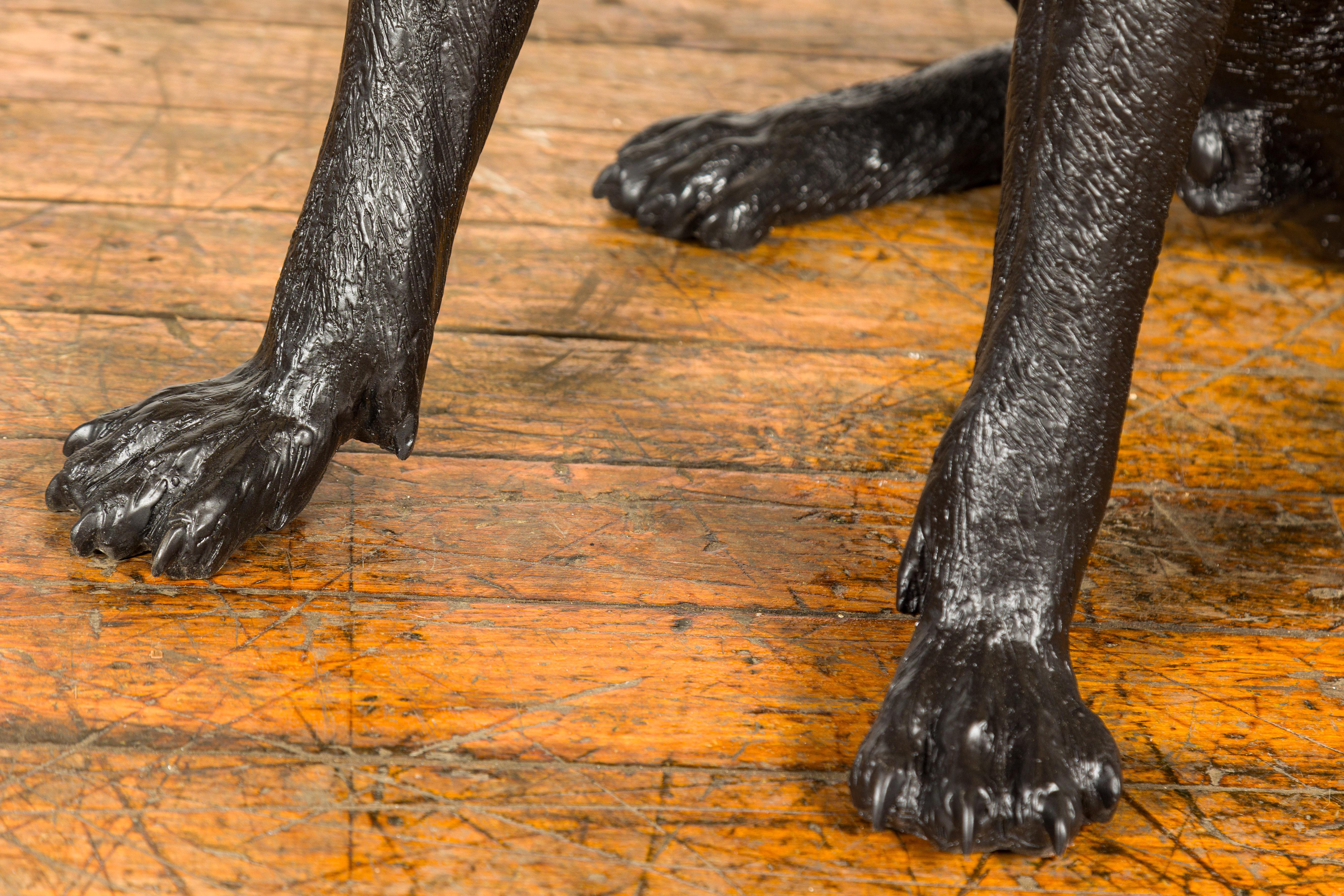 Statue d'un labrador assis au col rouge en bronze, édition limitée 2