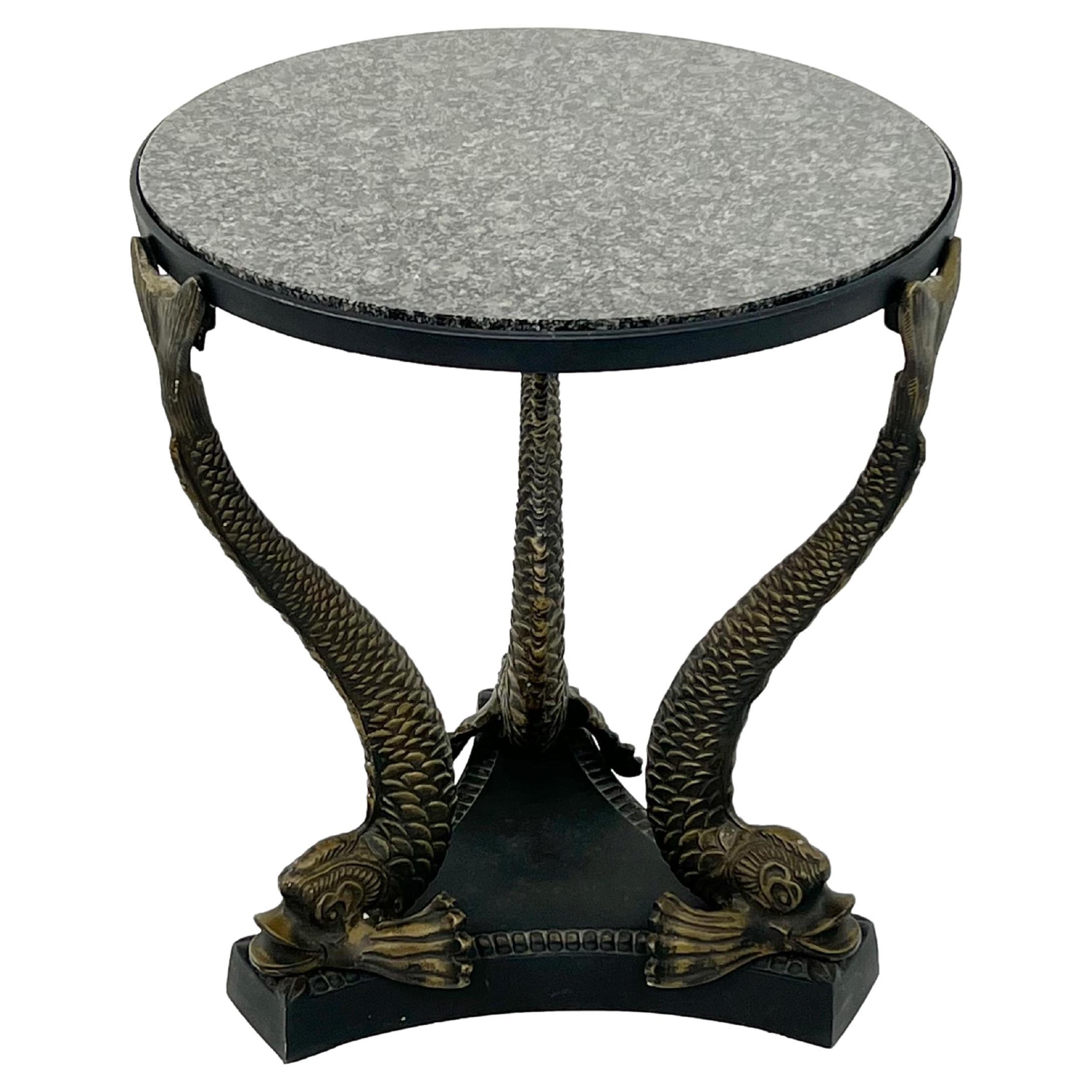 Table d'appoint à pied de dauphin en bronze