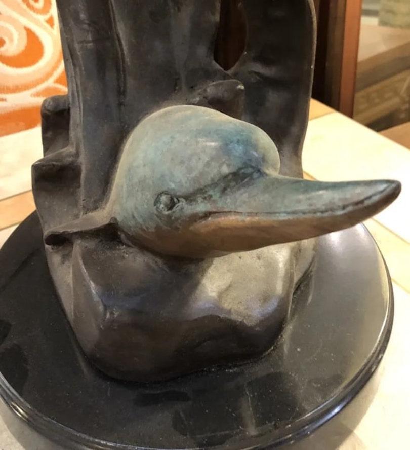 Belle sculpture de dauphins nageant, réalisée en bronze. Pour une utilisation intérieure ou extérieure.
Veuillez confirmer le lieu NY ou NJ