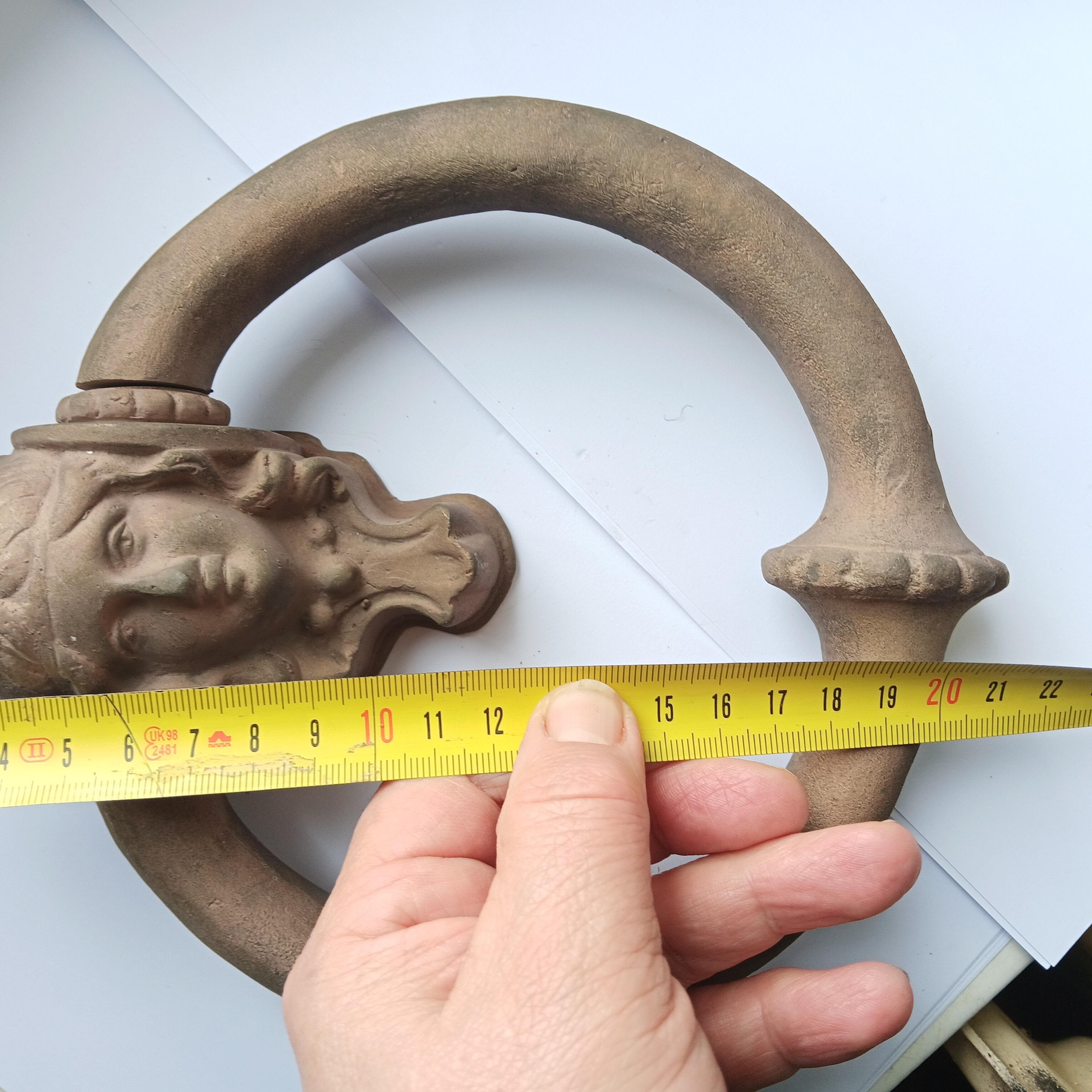 Großer Türgriff, Bronze-Meisterhandwerker in seinem gefundenen Spanien, späten 20. Jahrhundert (Gegossen) im Angebot