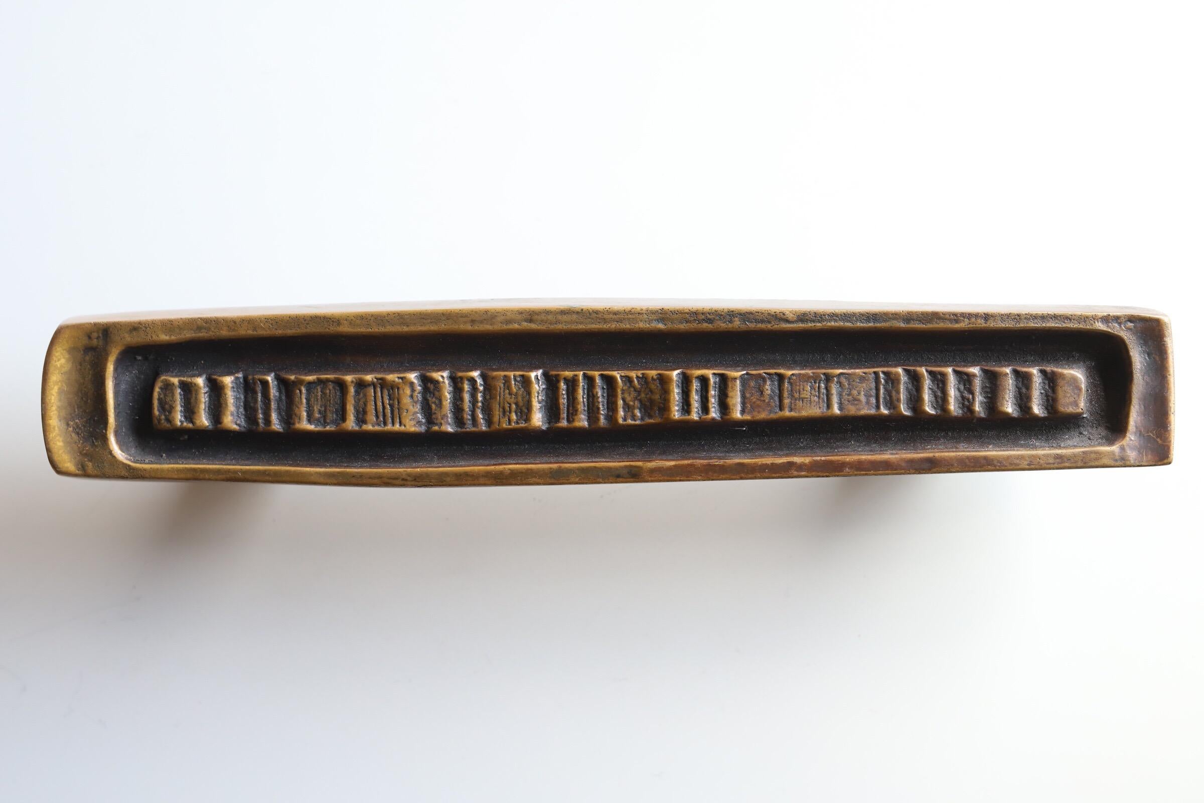 Bronze Door Pulls by Forms and Surfaces 5