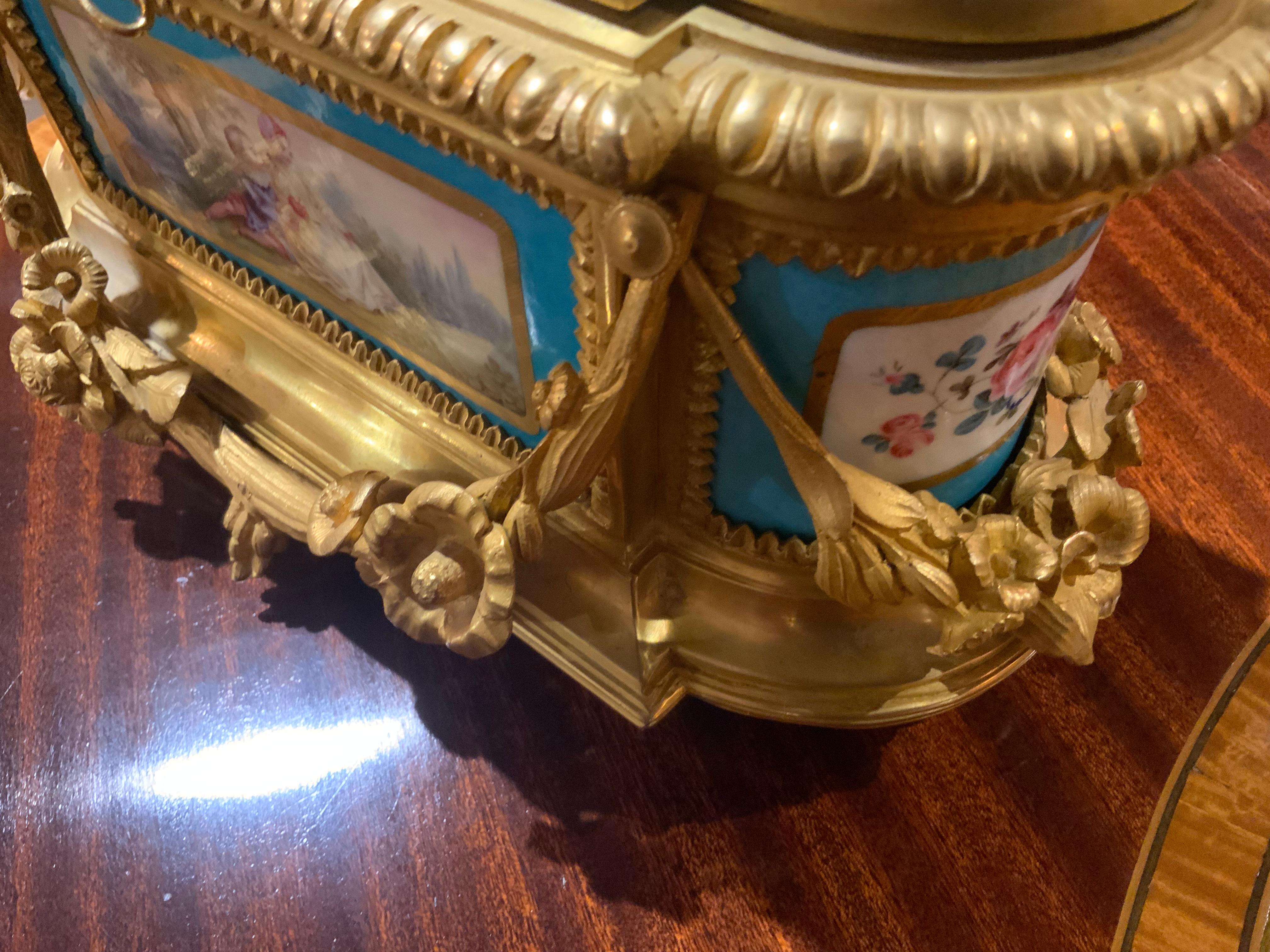 Bronze dore and Sevres porcelain jewelry casket In Excellent Condition For Sale In Houston, TX