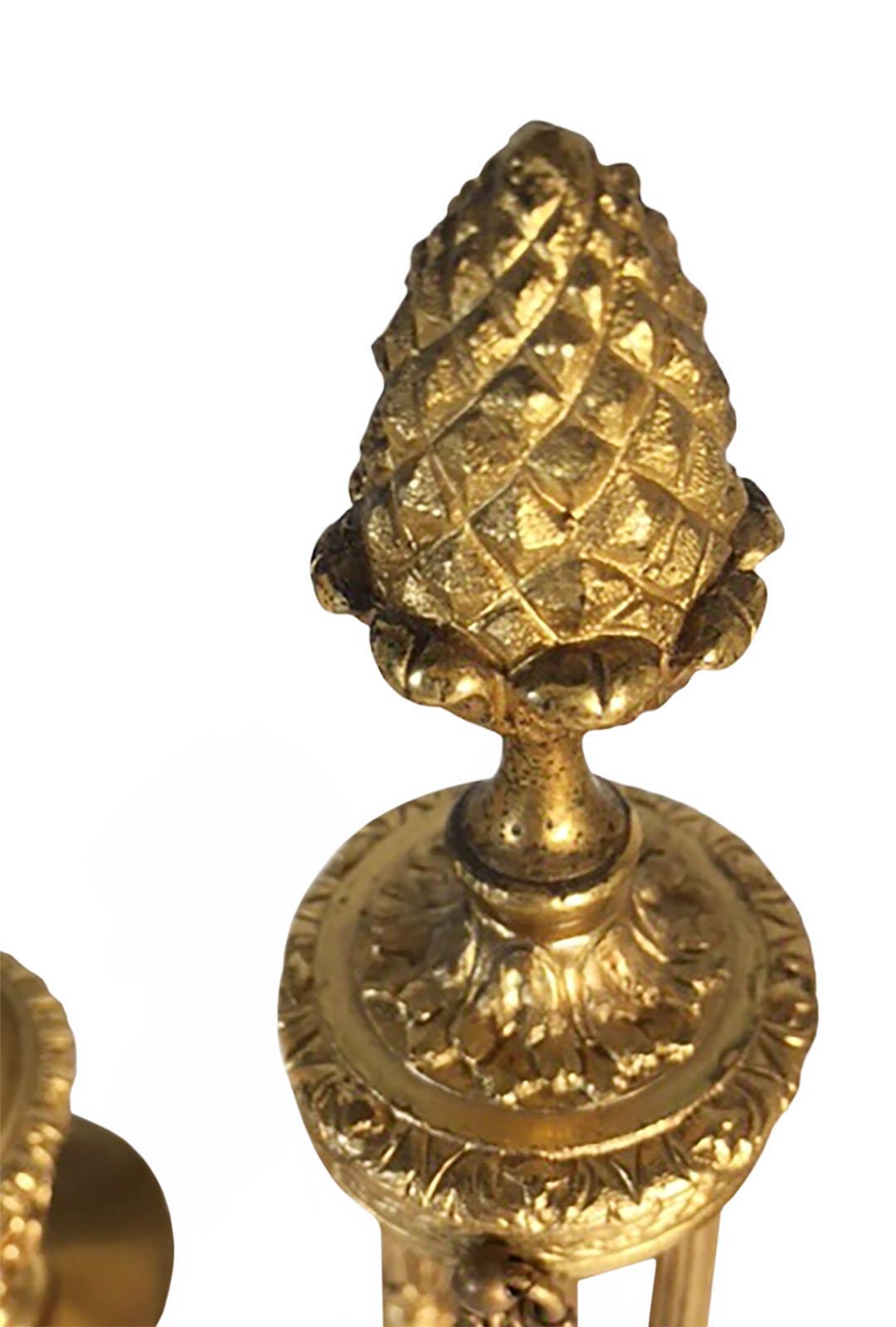Metà XIX secolo Candelabri in bronzo doré in stile Luigi XVI, una coppia in vendita