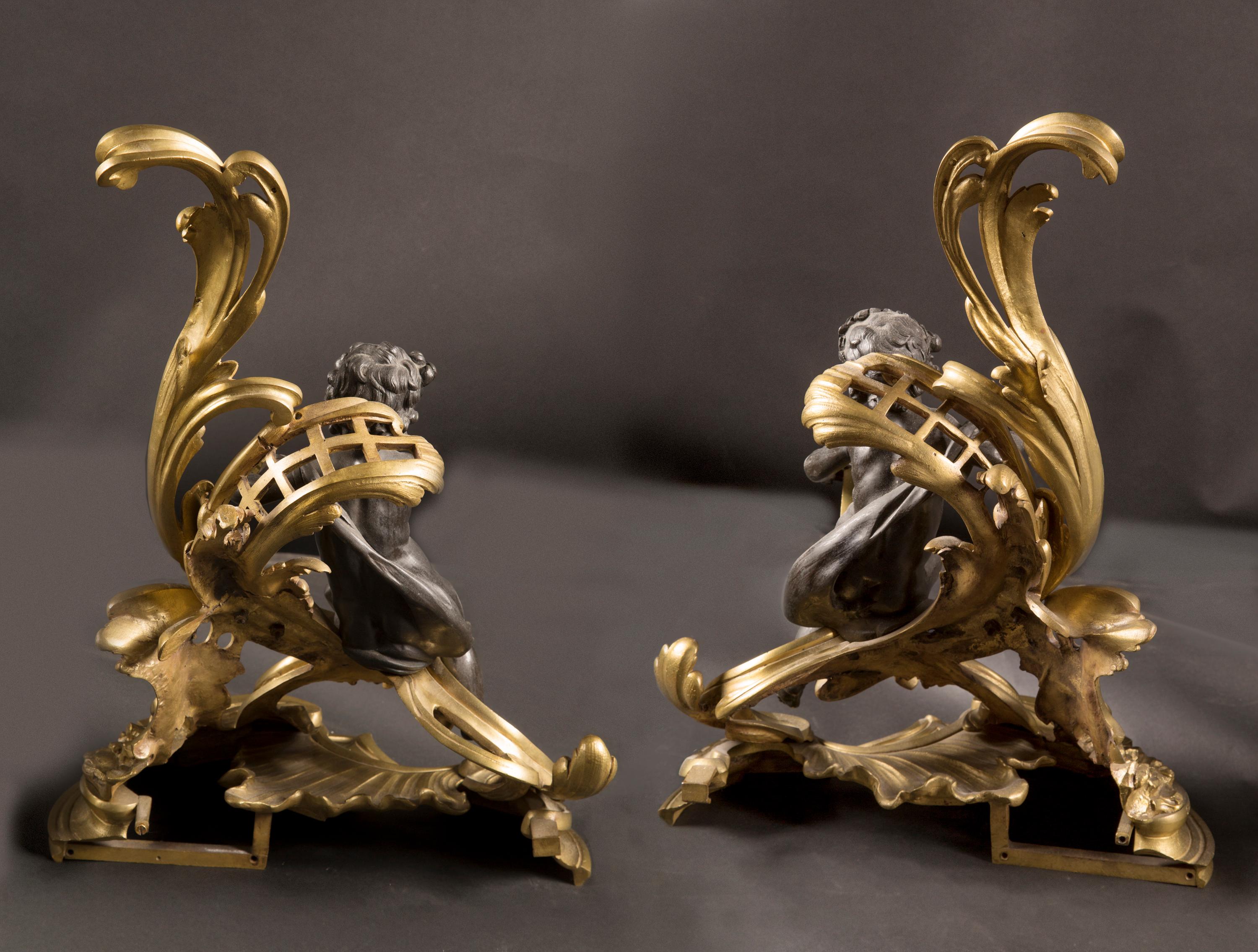 XIXe siècle Chenets en bronze doré et bronze patiné Louis XV, 19e siècle, France  en vente