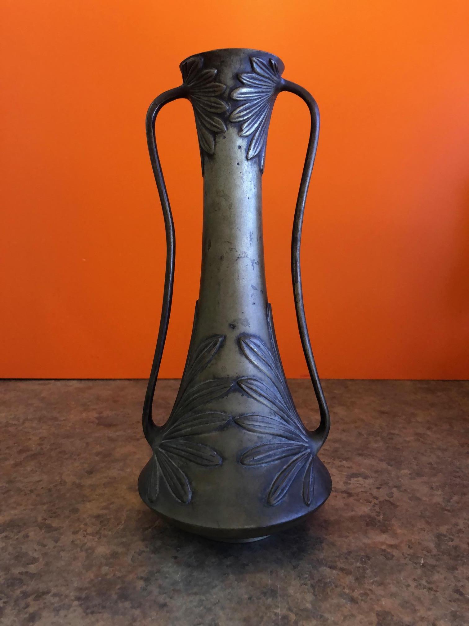 A very nice midcentury double handle floral relief bronze vase, circa 1950s. Great piece with nice floral leaf pattern.