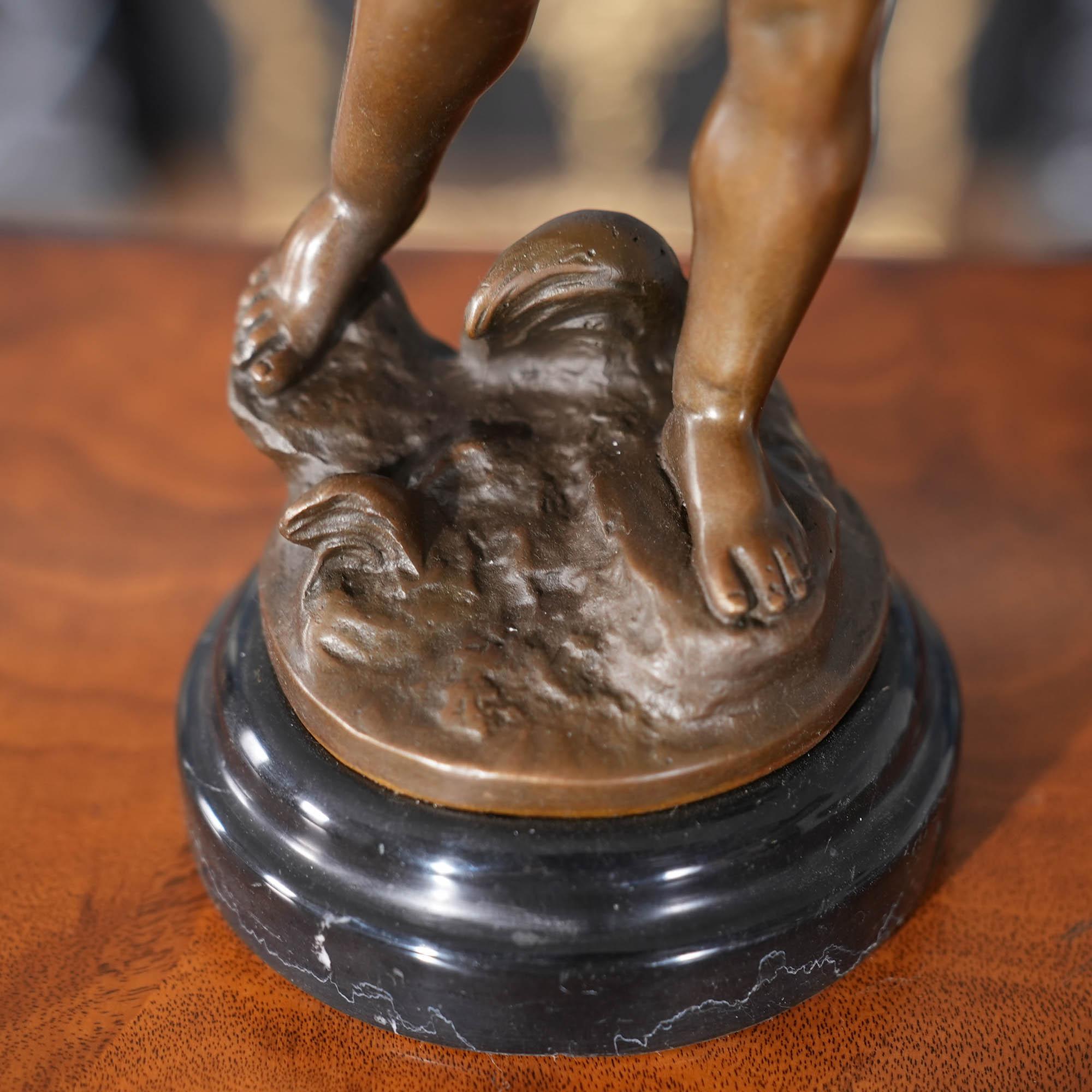 Tambour chérubin en bronze sur base en marbre en vente 2