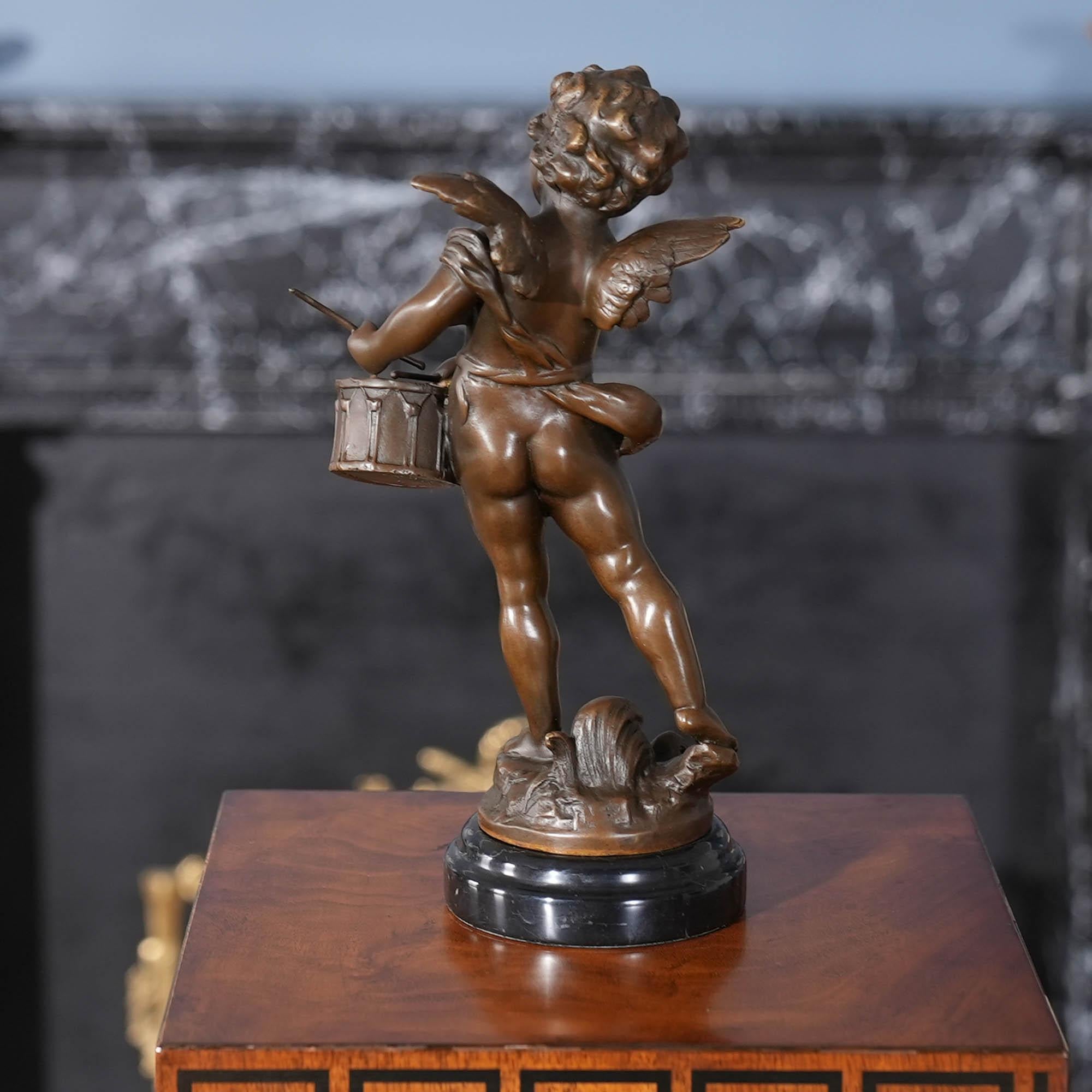 Tambour chérubin en bronze sur base en marbre en vente 3
