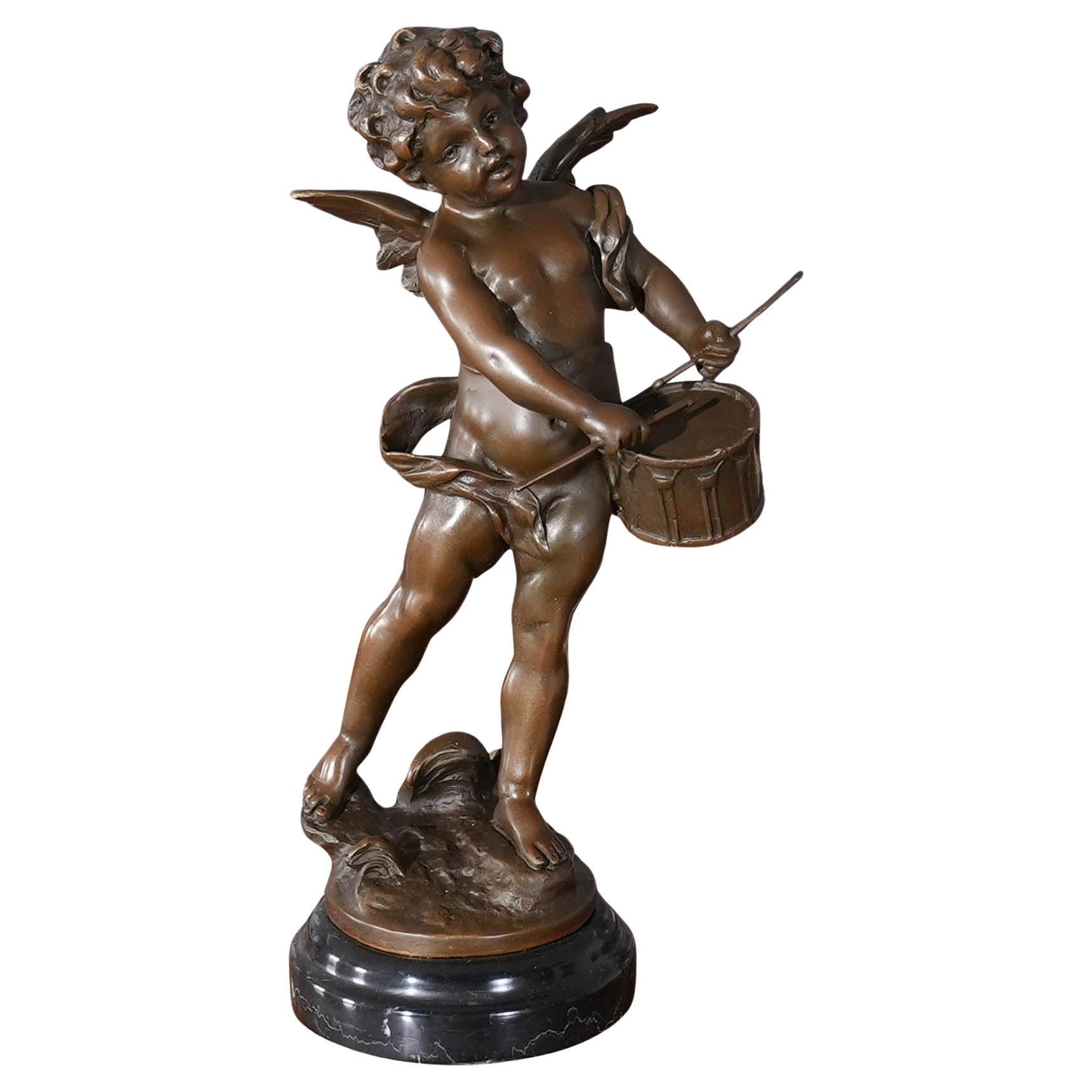 Cherubino tamburino in bronzo su base in marmo