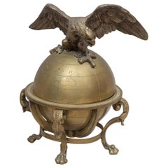 Aquila di bronzo su un globo, calamaio, Francia, circa 1900