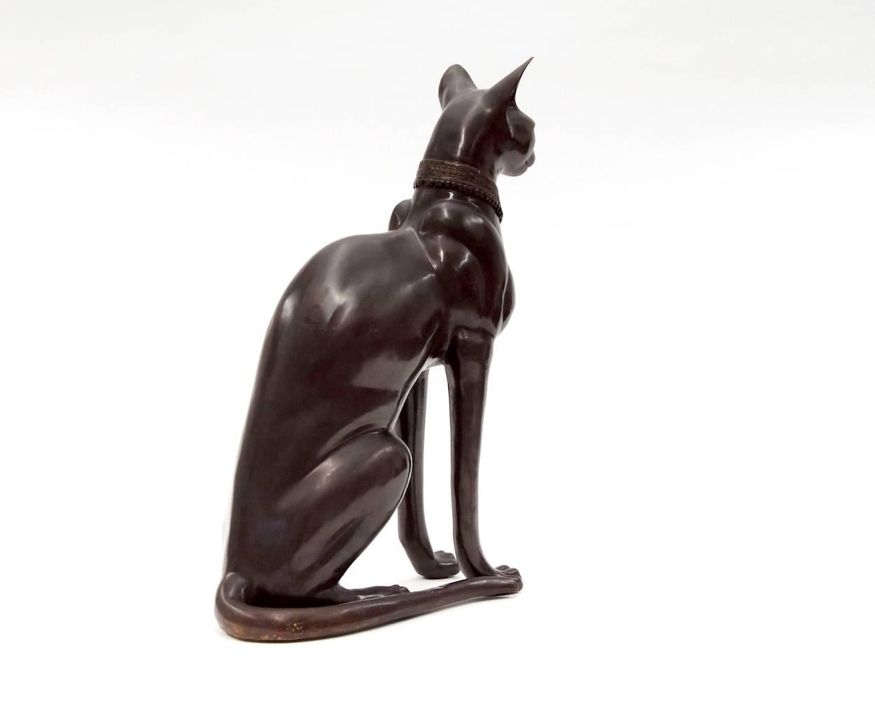 Français Sculpture de chat égyptien en bronze signée A. Tiot en vente