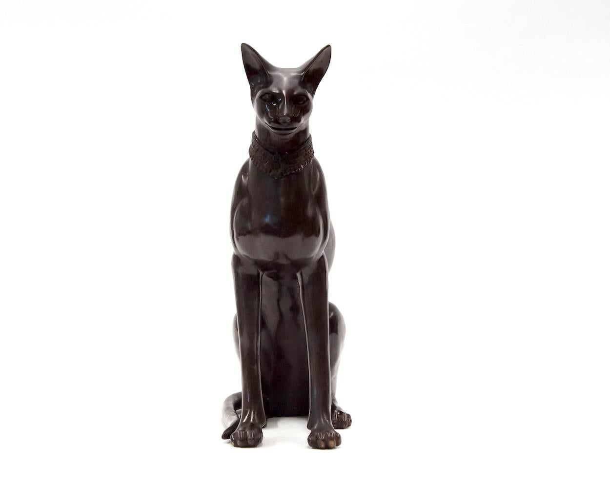 20ième siècle Sculpture de chat égyptien en bronze signée A. Tiot en vente