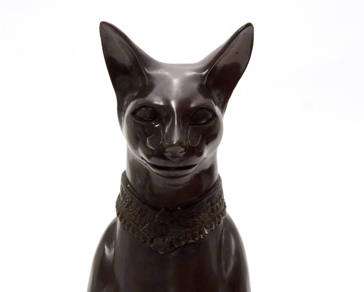 Sculpture de chat égyptien en bronze signée A. Tiot en vente 1