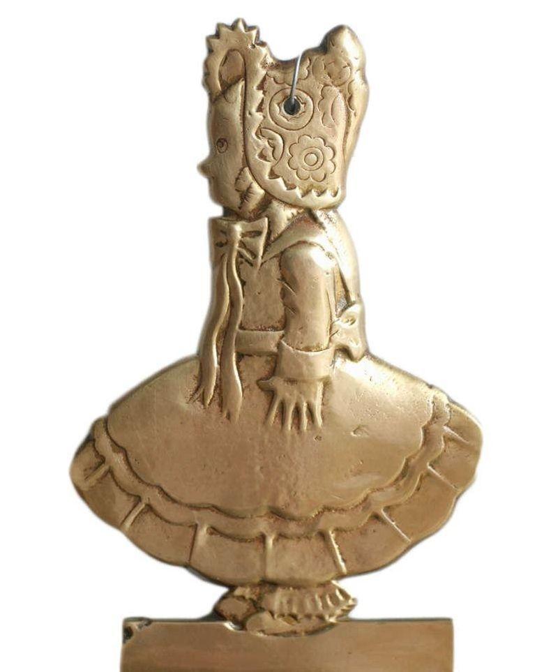 Electric Candelaber-Wandleuchter aus Bronze mit Mädchen in Bonnet aus Bronze, Paar (Moderne) im Angebot