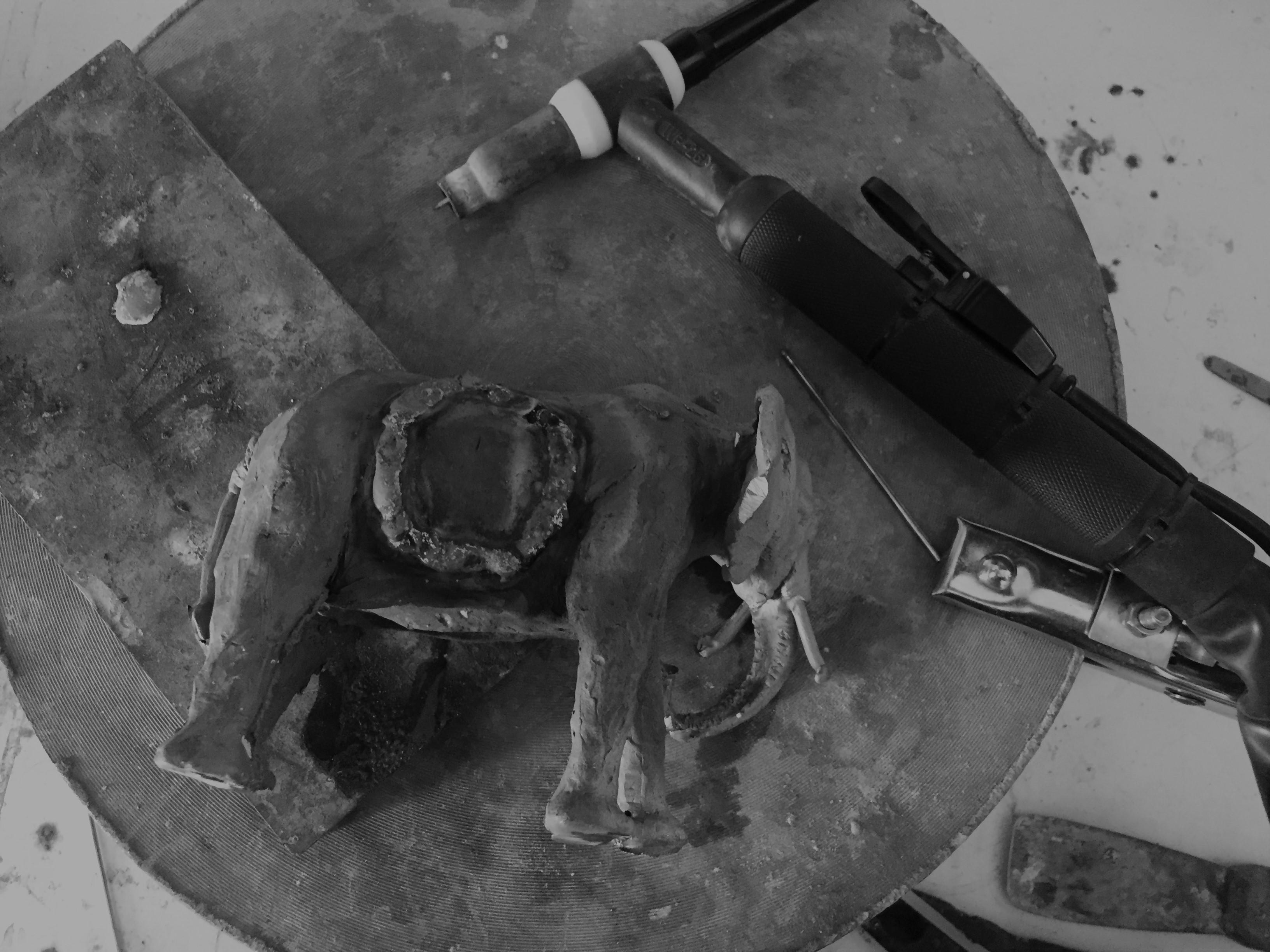 Scultura di branco di elefanti in bronzo in vendita 6