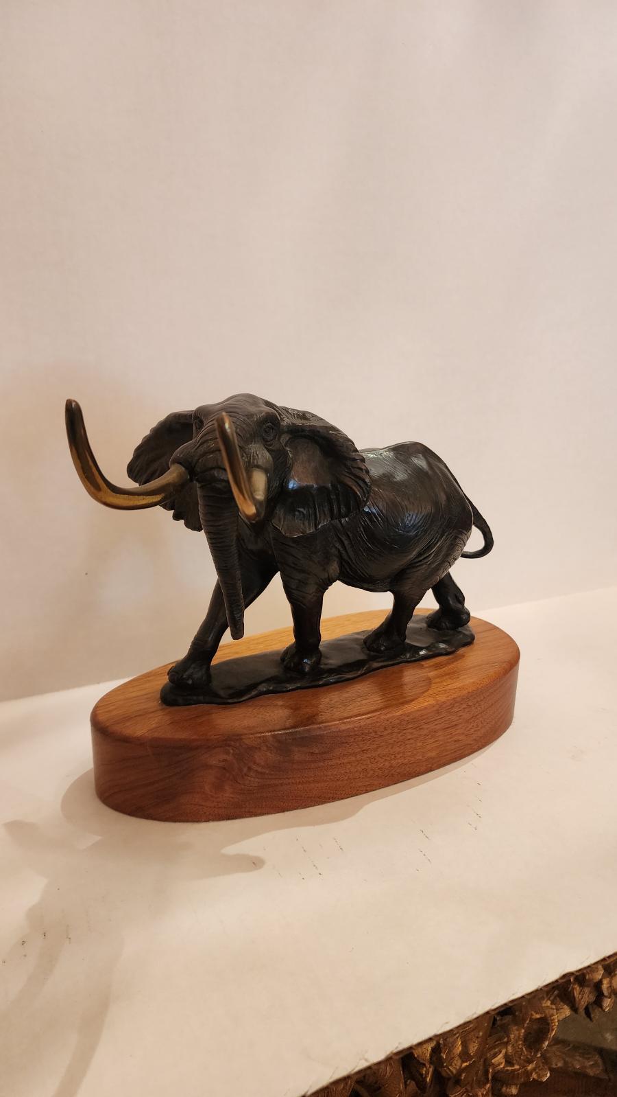 Scultura di elefante in bronzo di David Shaefer in vendita 2