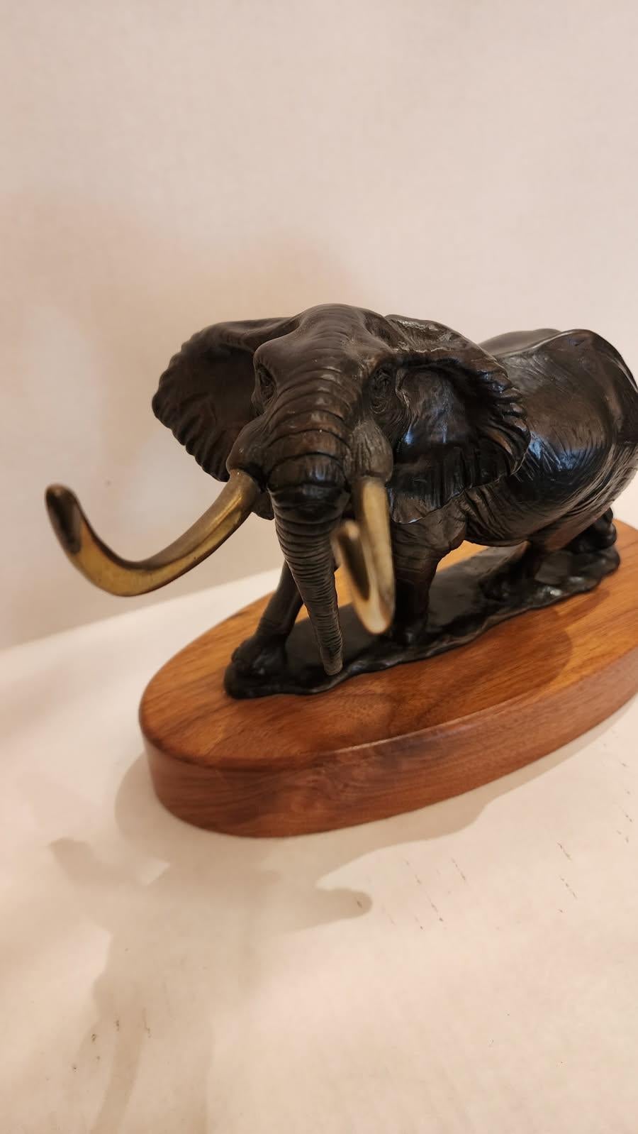 Scultura di elefante in bronzo di David Shaefer in vendita 1
