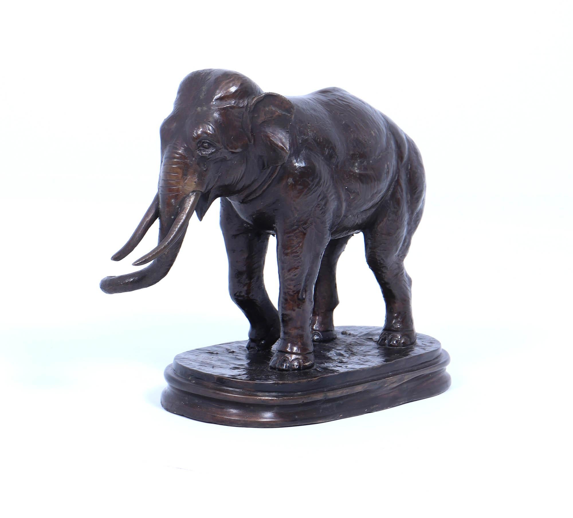 Francese Scultura di elefante in bronzo del 1930 circa in vendita