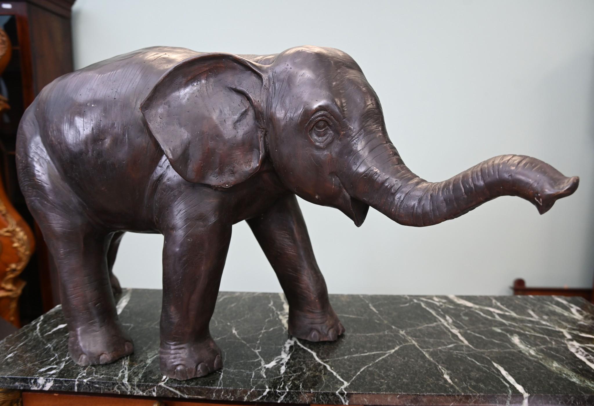 XVIIIe siècle et antérieur Statue d'éléphant de jardin en bronze moulé Nelly en vente