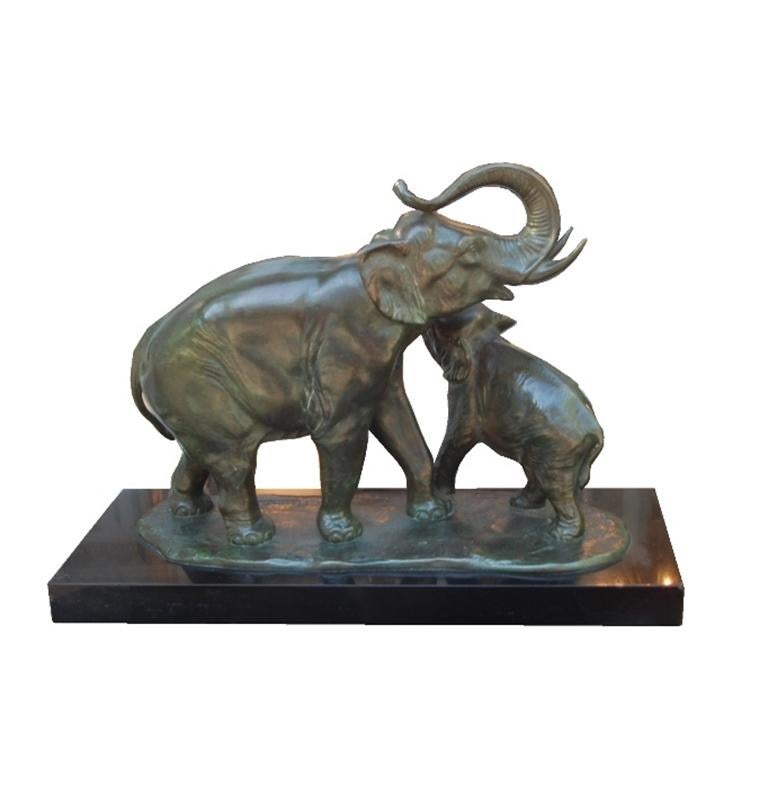 Bronze elephant with cub In Good Condition For Sale In Wiesbaden, DE