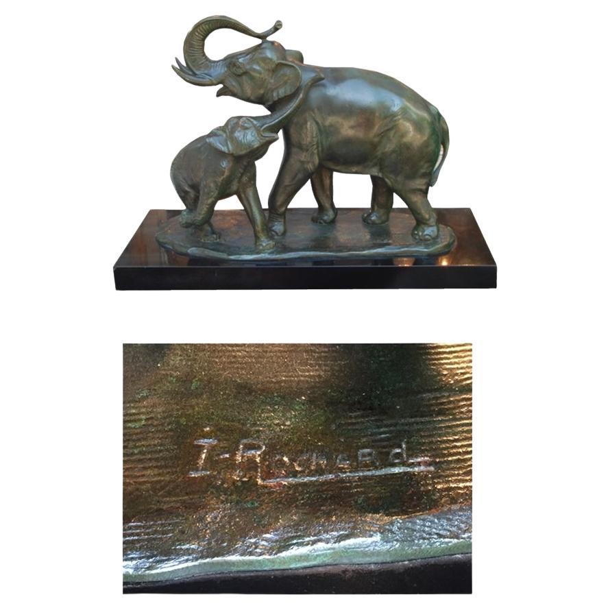 Bronze elephant with cub For Sale