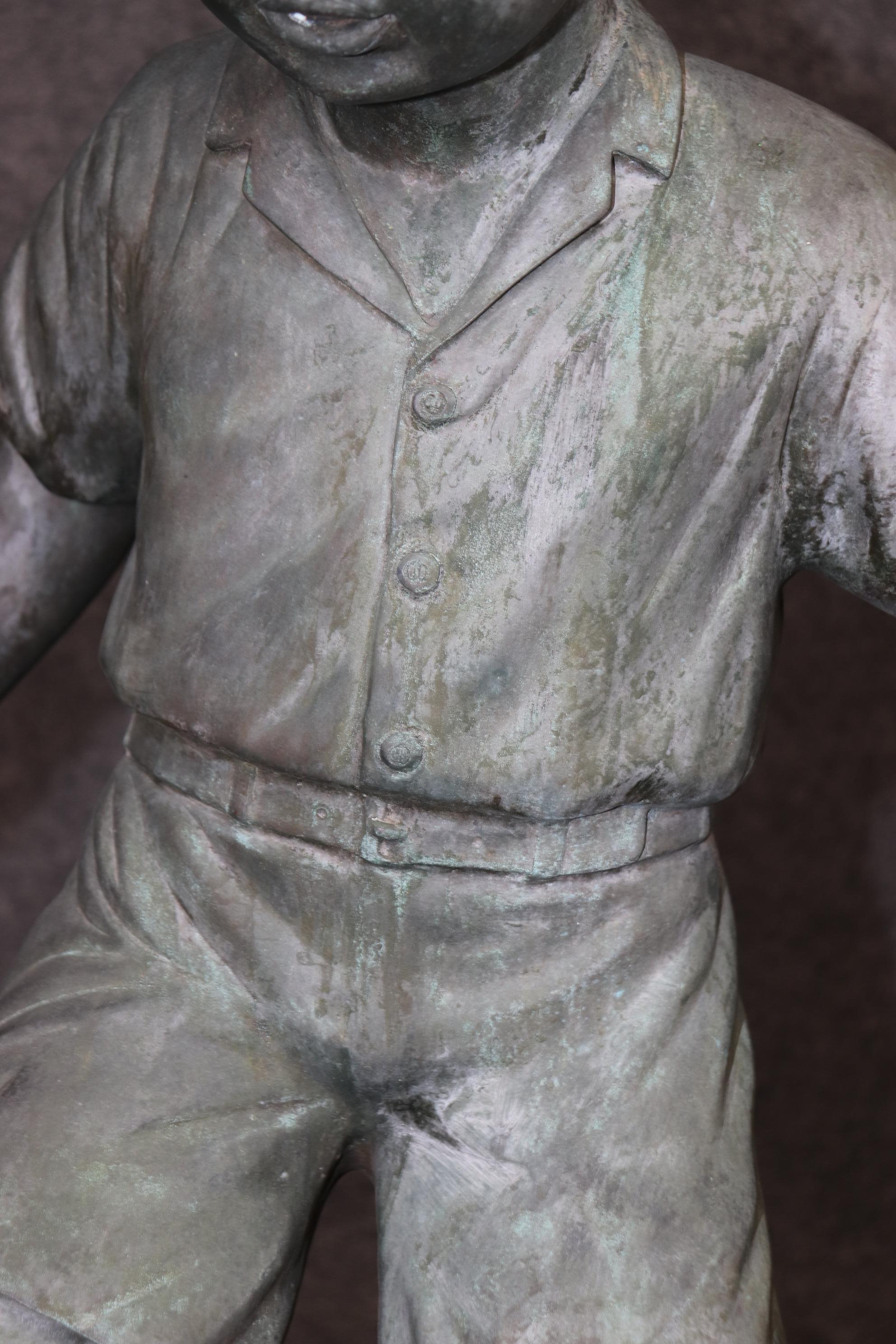 Bronze Elite To Be by Henre in Verdi Gris Statue d'extérieur d'un jeune garçon sur un rocher en vente 6