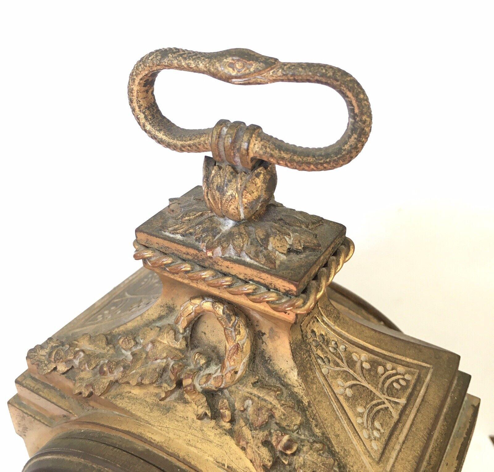 Pendule de cheminée Empire en bronze Grenon France Design Uroboros en vente 4
