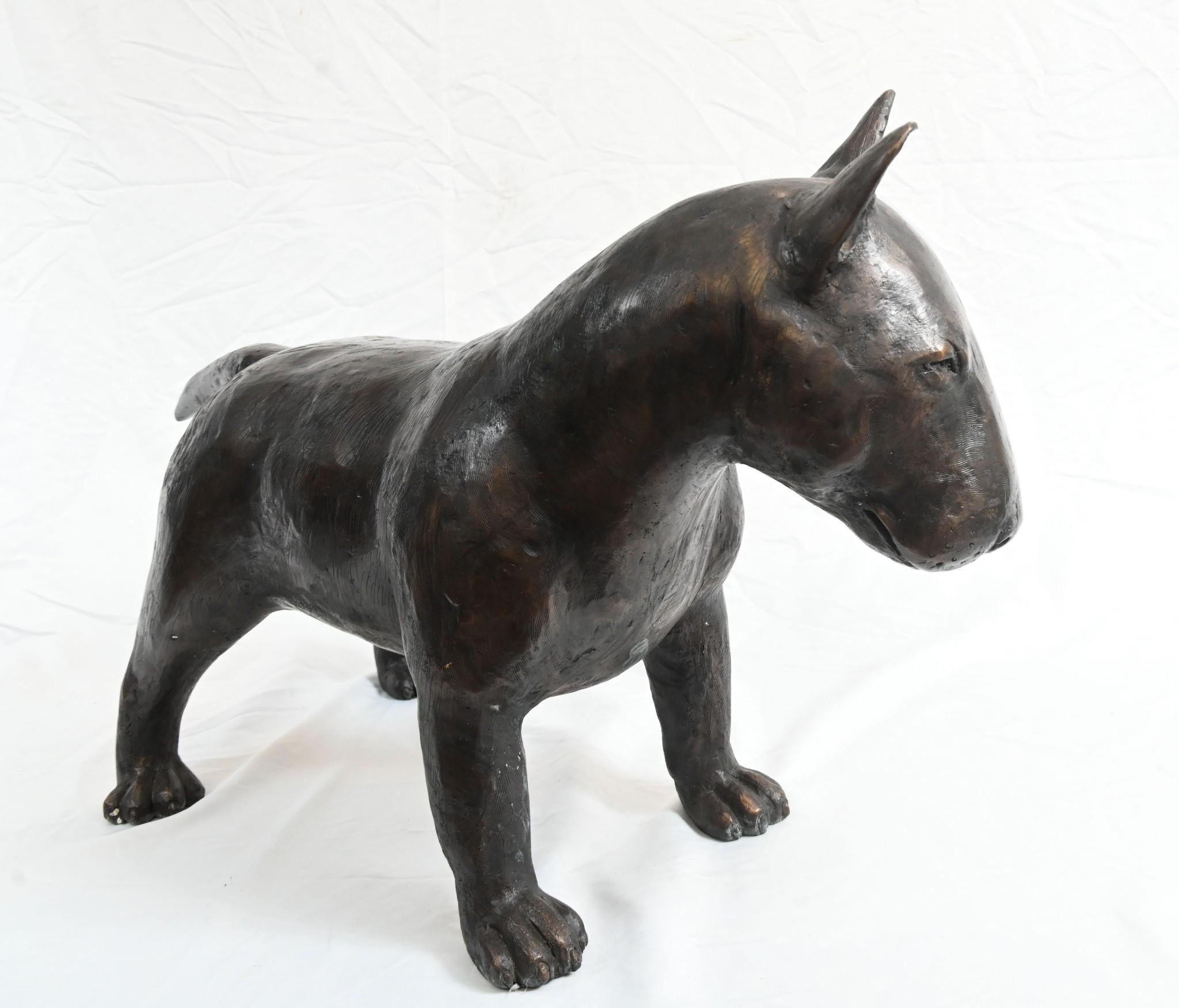 Fin du 20e siècle Statue en bronze de Bull Terrier Anglais grandeur nature