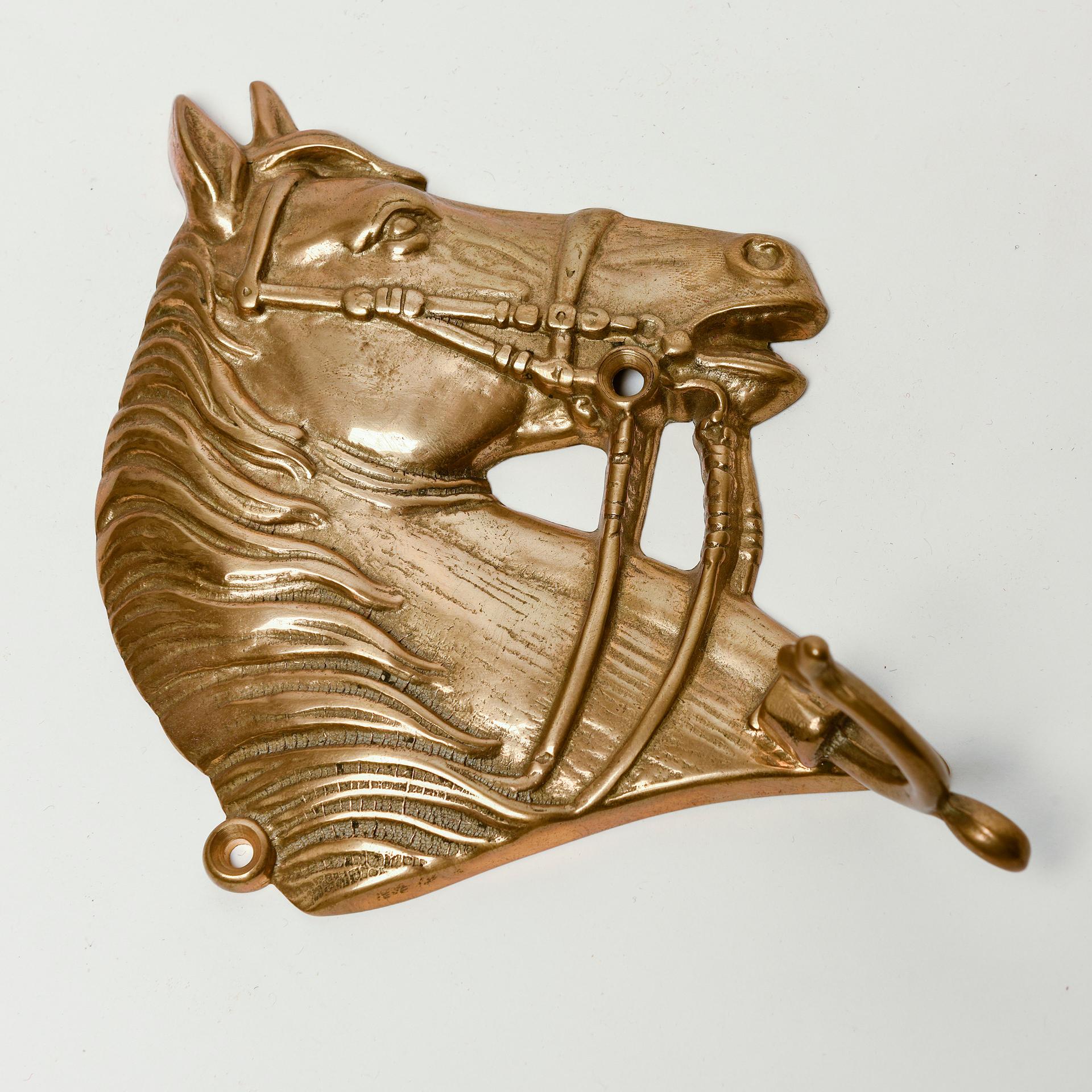 Britannique Porte-manteaux anglais en bronze avec têtes de chevaux en vente