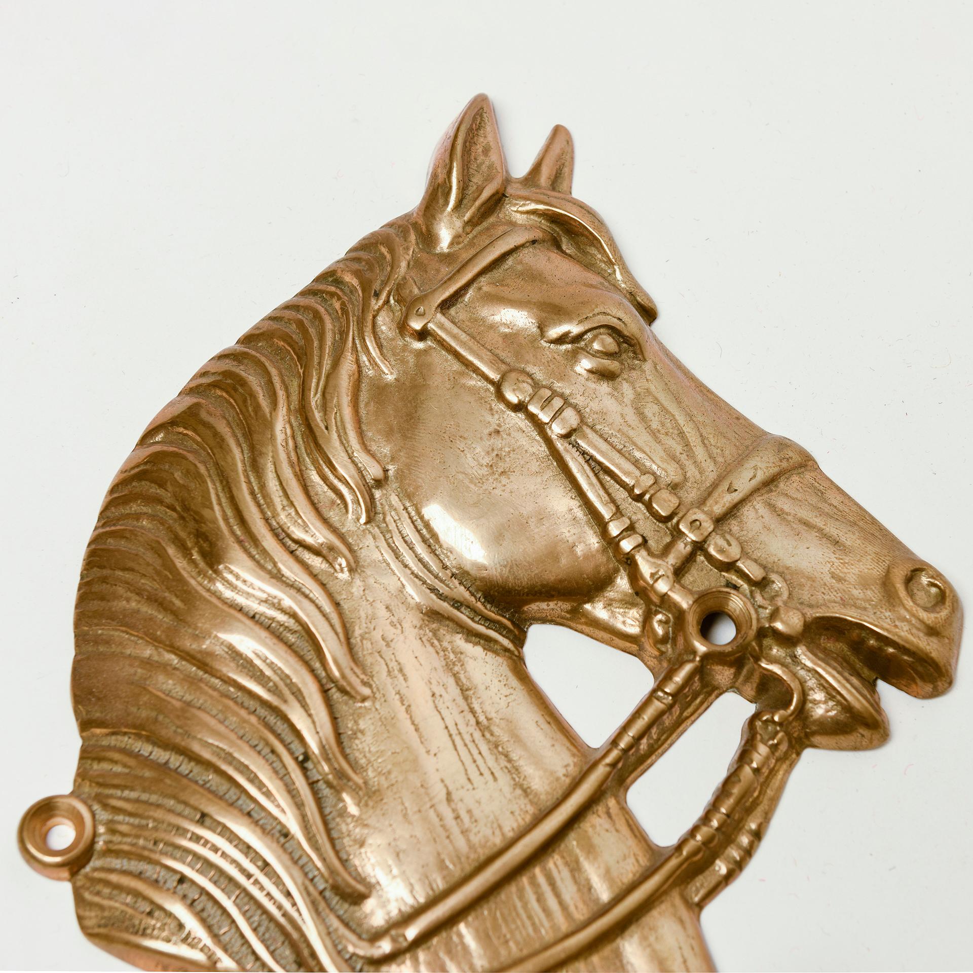 Fait à la machine Porte-manteaux anglais en bronze avec têtes de chevaux en vente