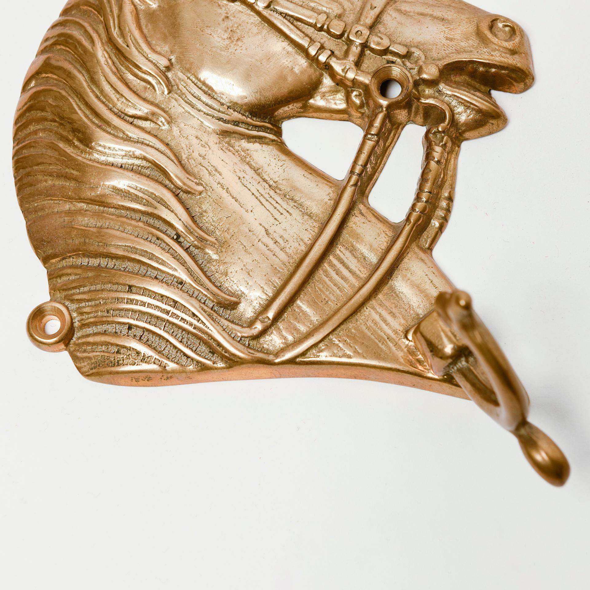 Porte-manteaux anglais en bronze avec têtes de chevaux Excellent état - En vente à Alessandria, Piemonte