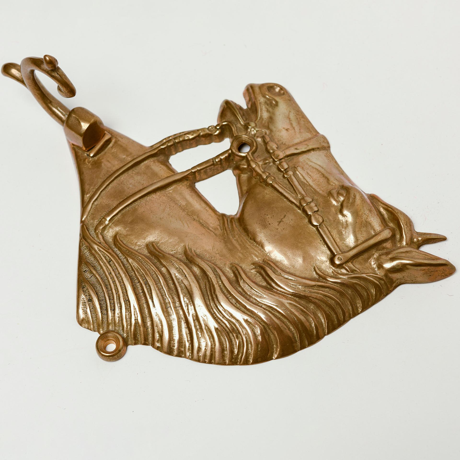 20ième siècle Porte-manteaux anglais en bronze avec têtes de chevaux en vente