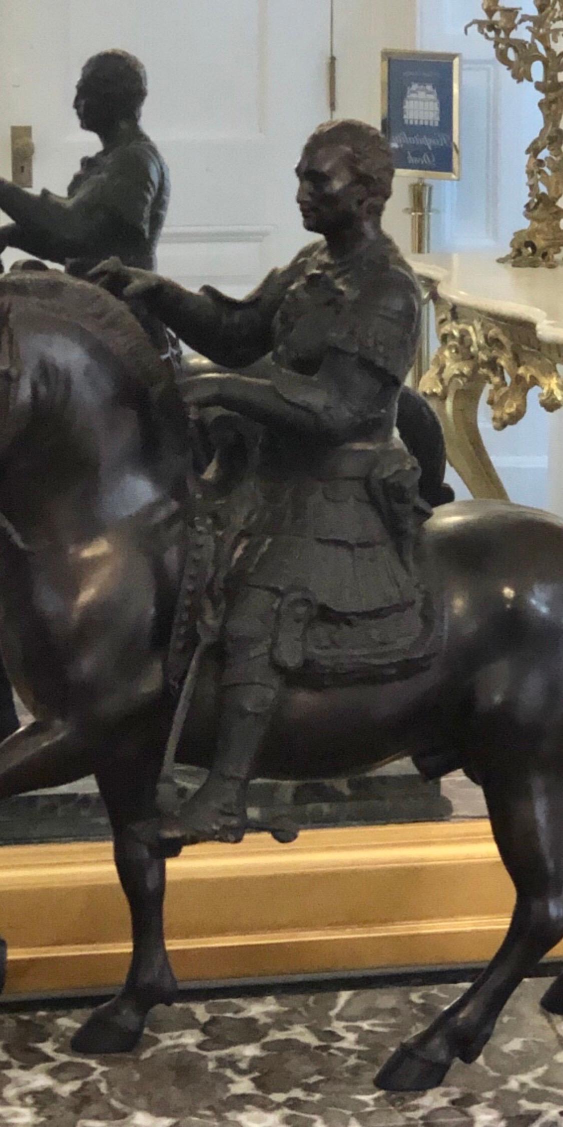 Scultore equestre in bronzo con Cesare su base di marmo, inizio XX secolo in vendita 6
